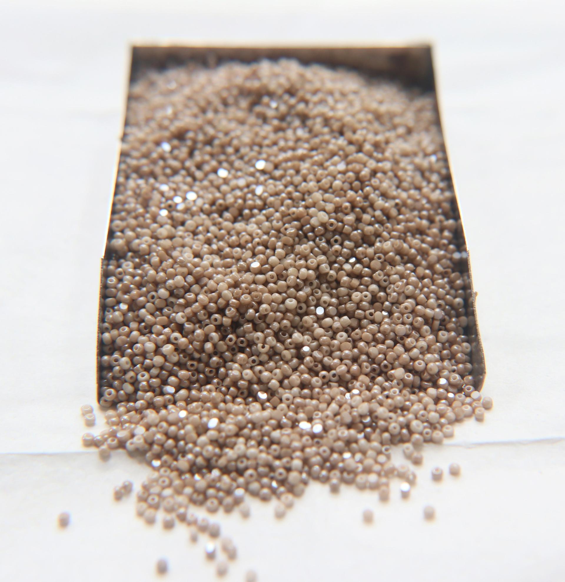 13/0 Charlotte Cut Beads Opaque Cream Dark Silk 10/20/50/250/500 Grams PREMIUM MATERIALS