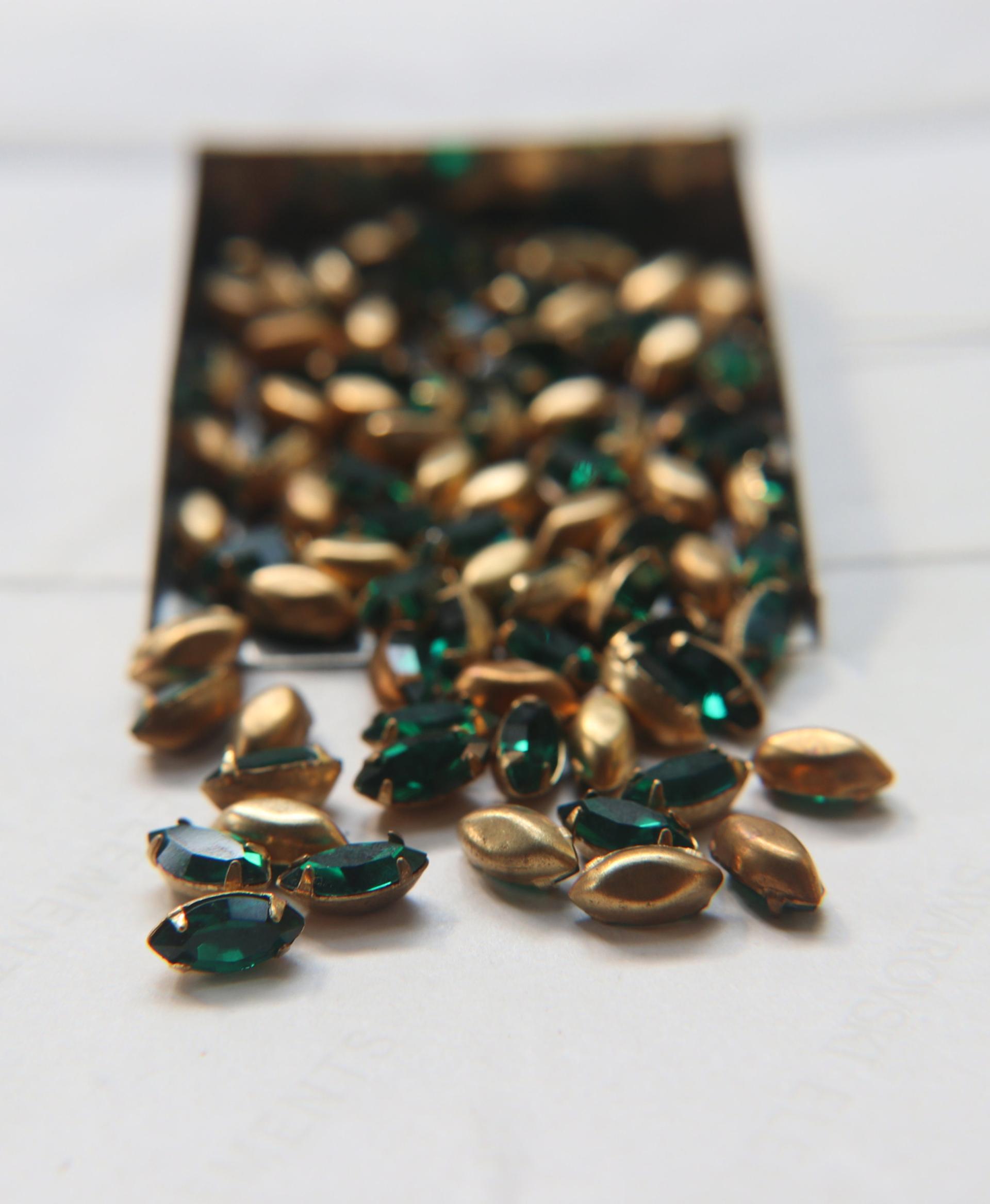 Swarovski 10x5 mm Vintage Navette brass setting in Emerald 12/24/100/500 Pieces jewelry supplies in Brass/Vintage Black