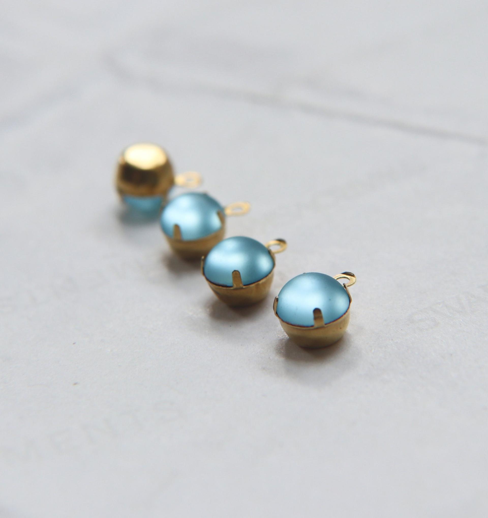 Cabochon Swarovski 7mm Round setting drop one loop in Aquamarine Matt 34ss 12/24/100/500 Pieces jewelry supplies in Brass/Vintage Black