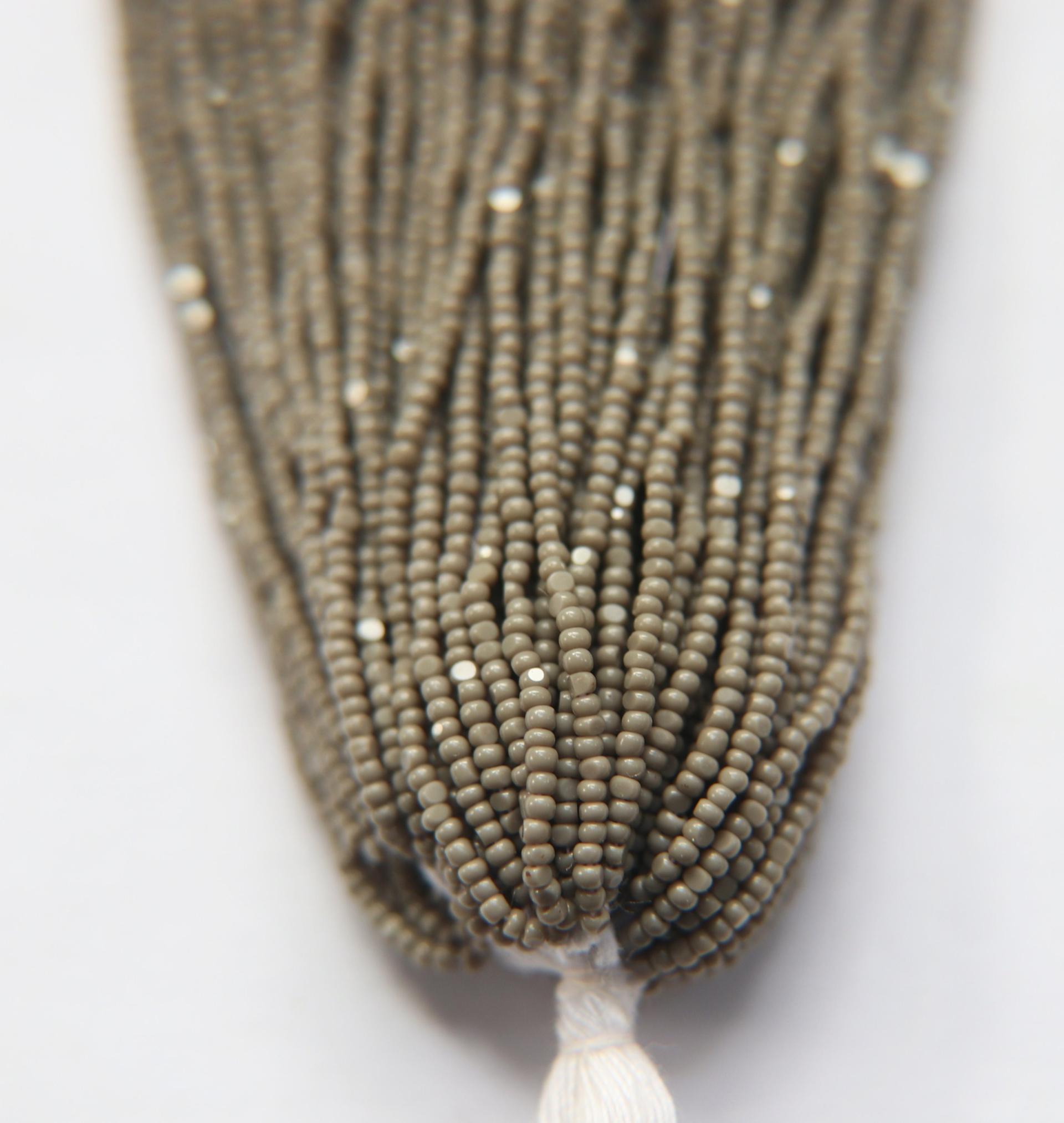 13/0 Hanks Charlotte Cut Beads 43020 Grey (Opaque) 1/5/25/50/100 Hanks 1.6mm glass beads, jewelry supply, findings, craft supply, rare