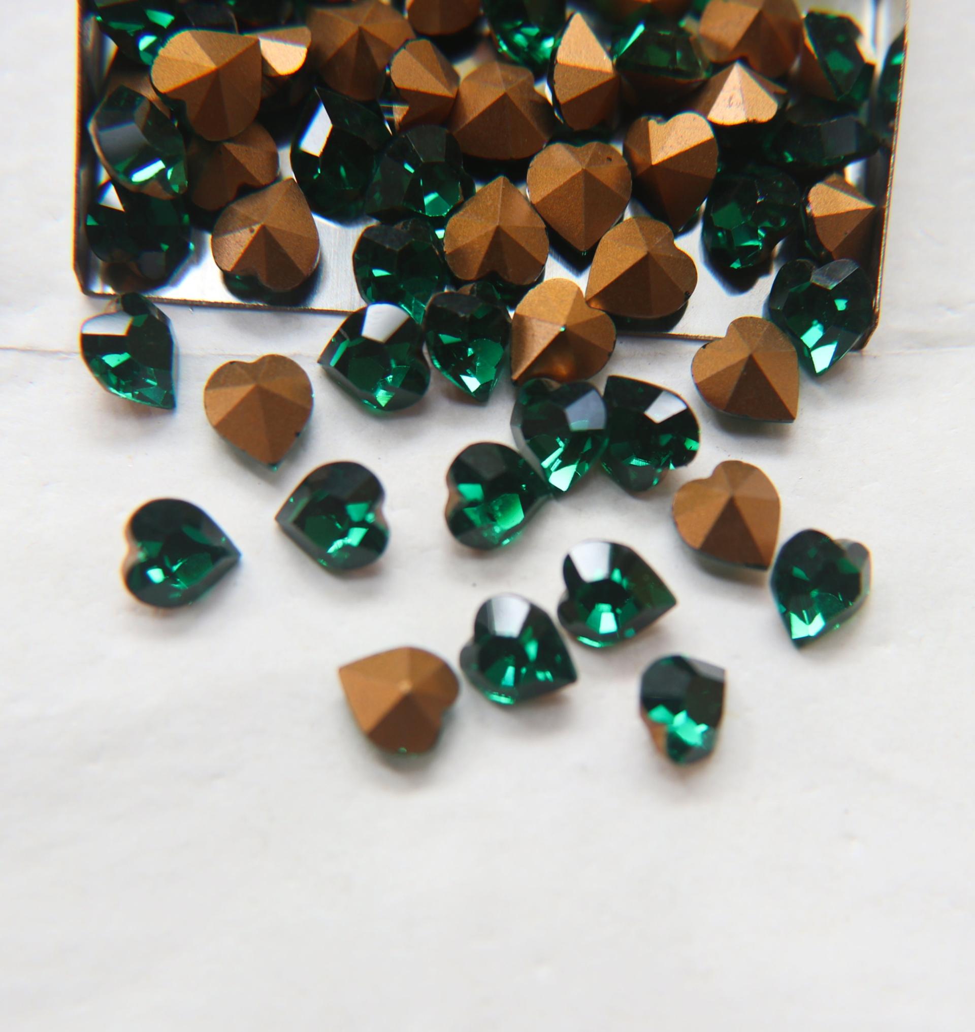 8X9 mm Vintage Swarovski Emerald Hearts 36/72/144 Pieces fancy stones, jewelry making, craft supply, clay art, embellishment