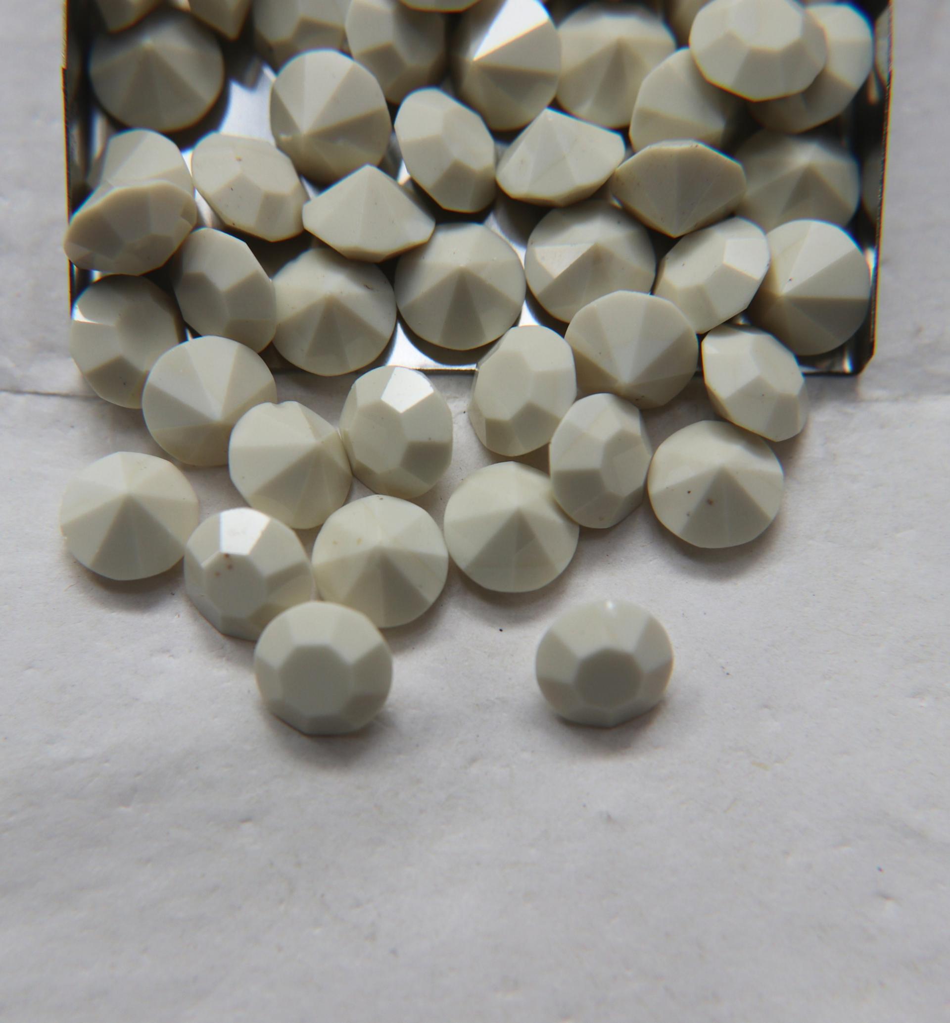 Swarovski 45 SS Chaton Round IVORY 2/6/12/36/72 Pieces Vintage Swarovski, premium materials, clay art, bijoux materials