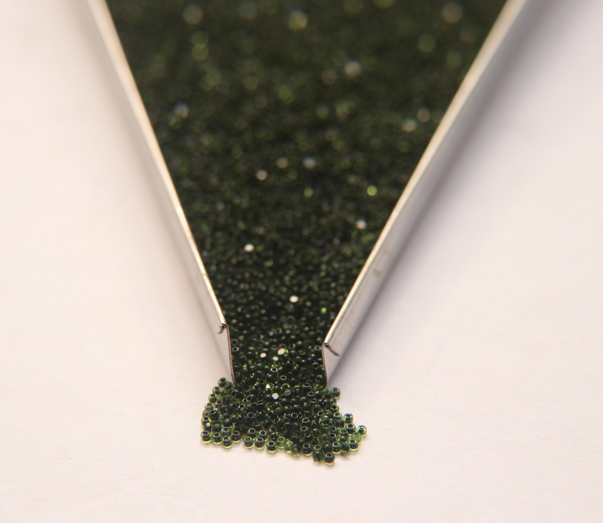 13/0 True cuts Charlotte Cut Beads Light Green Jet Lined 5/10/20/50/250/500 Grams jewellery rare heart beads, jewelry supply, native supply,