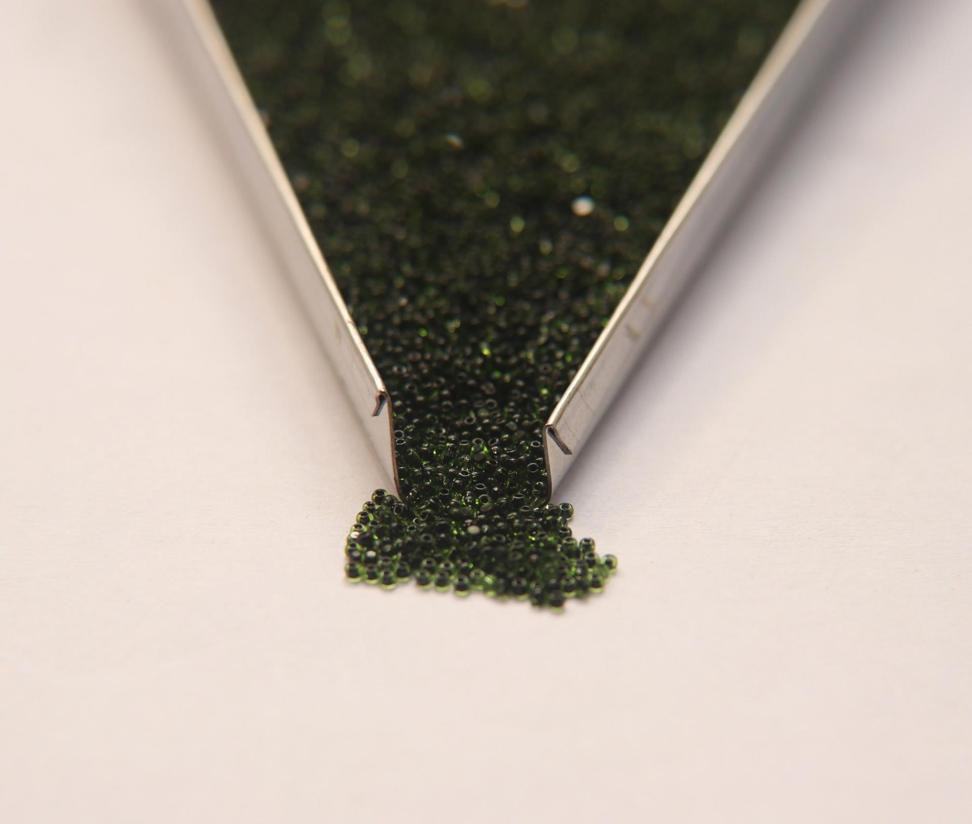 13/0 True cuts Charlotte Cut Beads Light Green Jet Lined 5/10/20/50/250/500 Grams jewellery rare heart beads, jewelry supply, native supply,