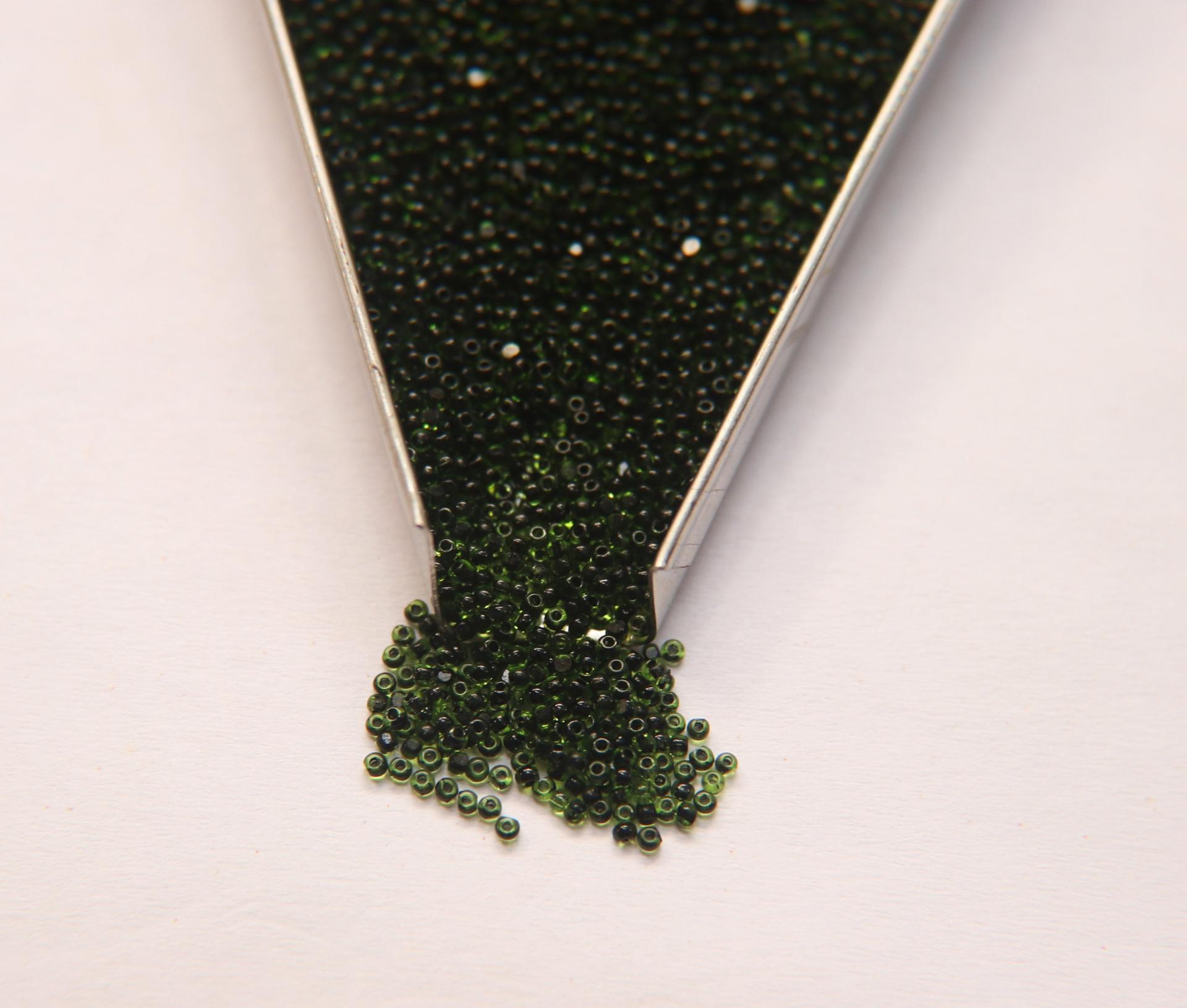 13/0 True cuts Charlotte Cut Beads Light Green Jet Lined 5/10/20/50/250/500 Grams jewellery rare heart beads, jewelry supply, native supply,