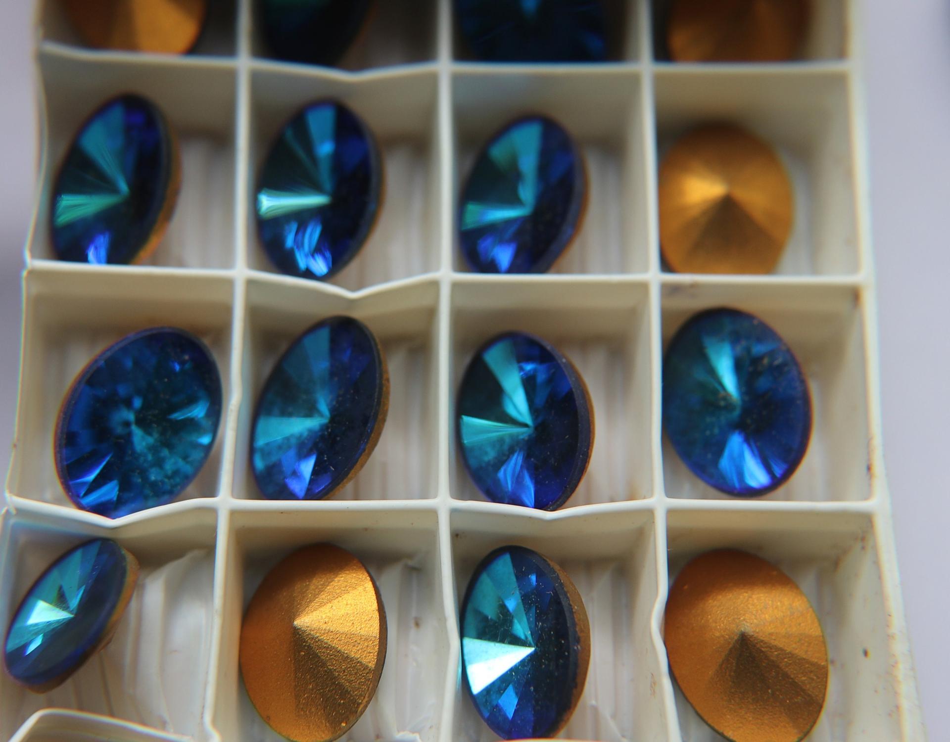 18x13 mm Vintage Swarovski Oval Bermuda Blue V 2/6 Pieces gemstones opal, jewlery making, color zirconium