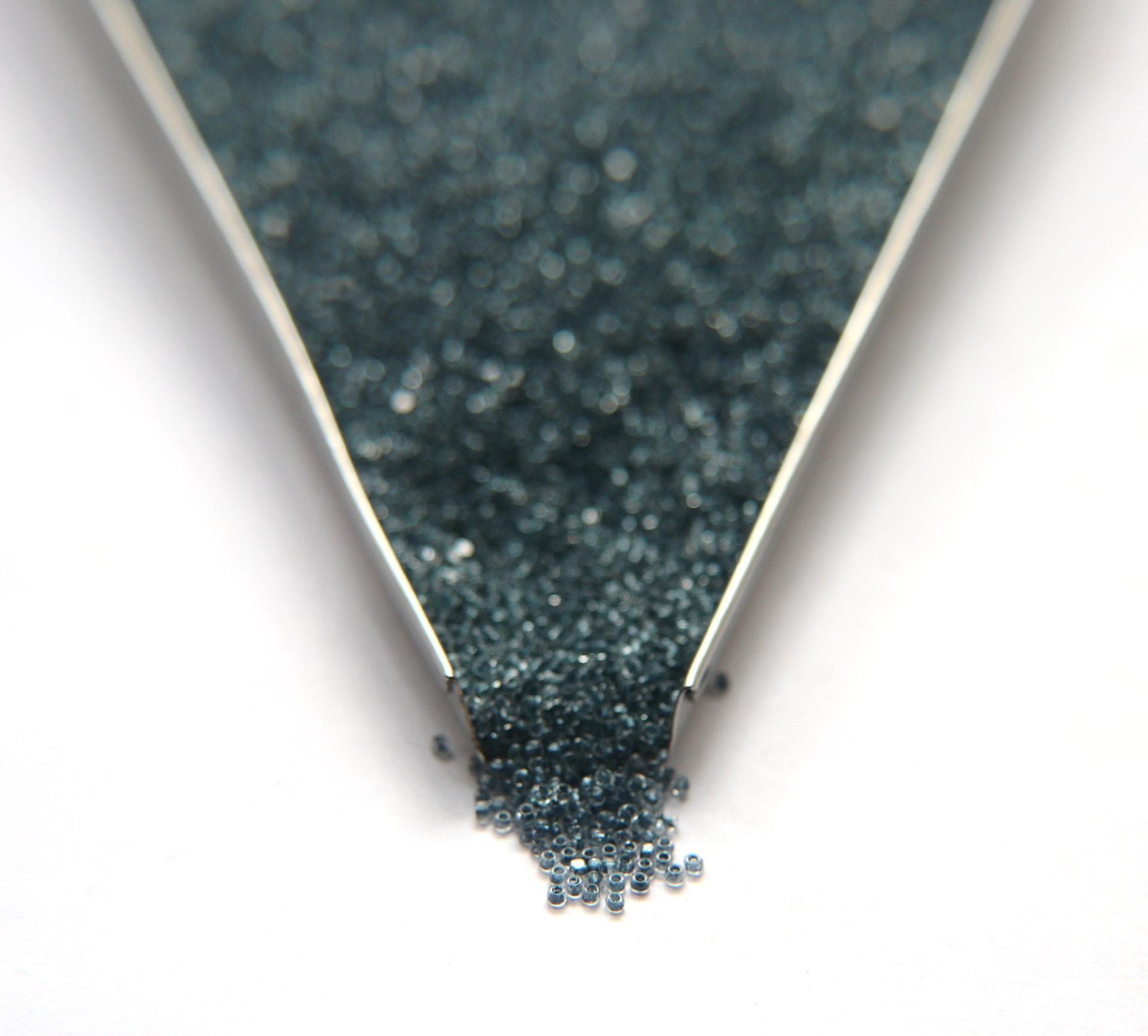 13/0 Charlotte Cut Beads in Pearl Linings (13 Colors) 5/10/20/50/250/500 Grams PREMIUM SEED BEADS