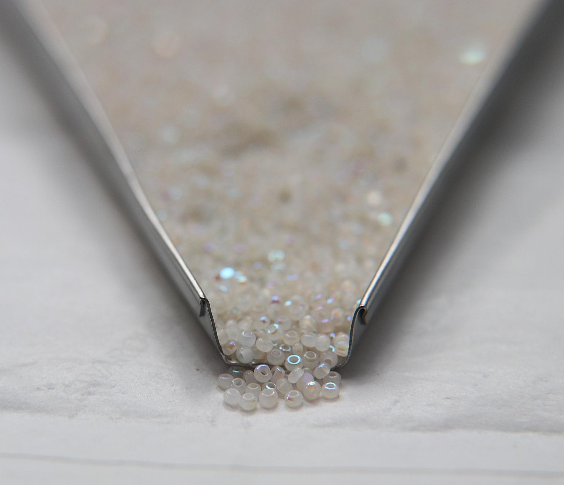 11/0 Charlotte Cut Beads Patina White Alabaster Aurore Boreale 10/20/50/250/500 Grams PREMIUM MATERIALS