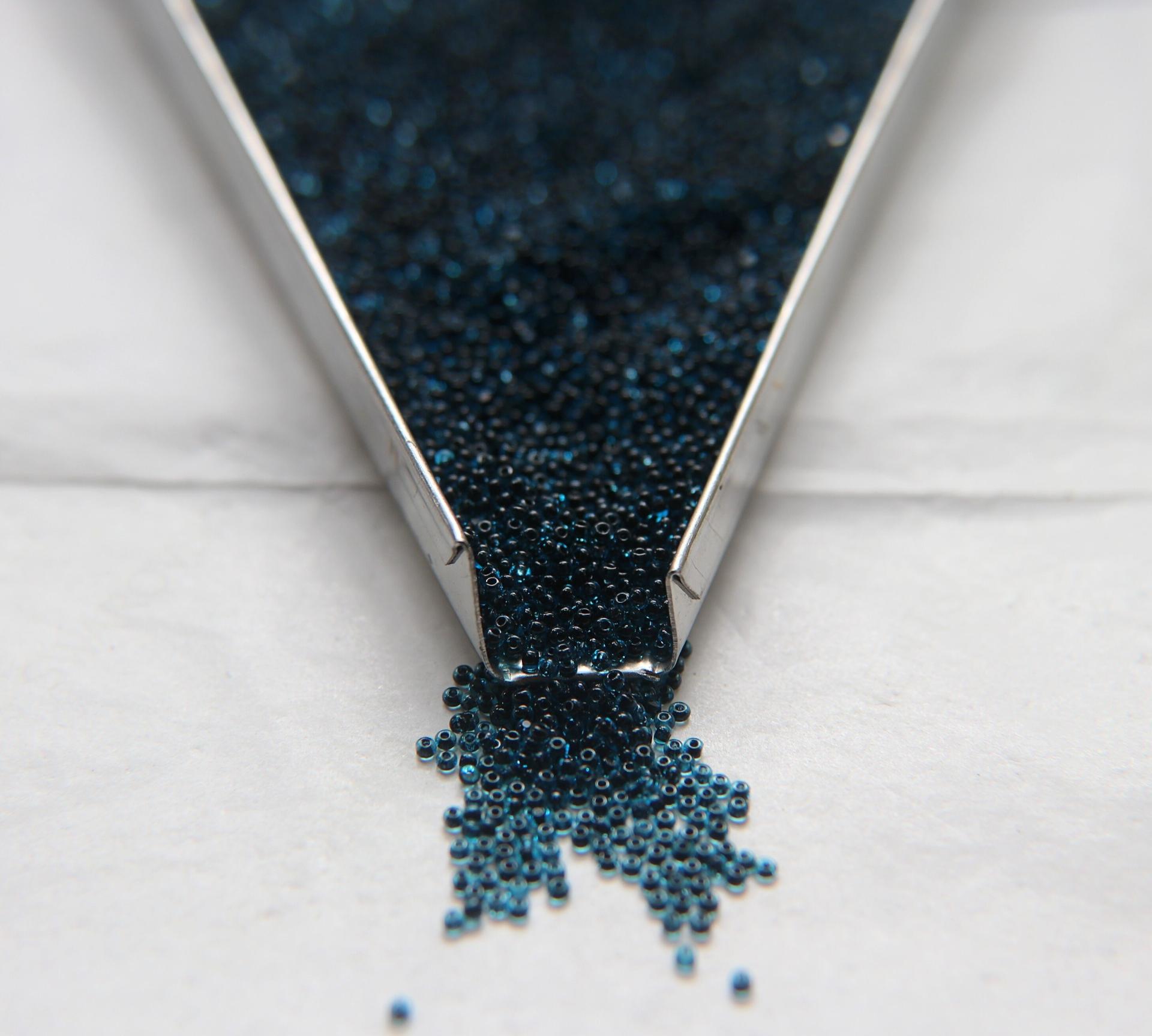 13/0 True cuts Charlotte Cut Beads Aqua Black Lined 5/10/20/50/250/500 GRAMS jewellery rare heart beads, jewelry supply, native supply