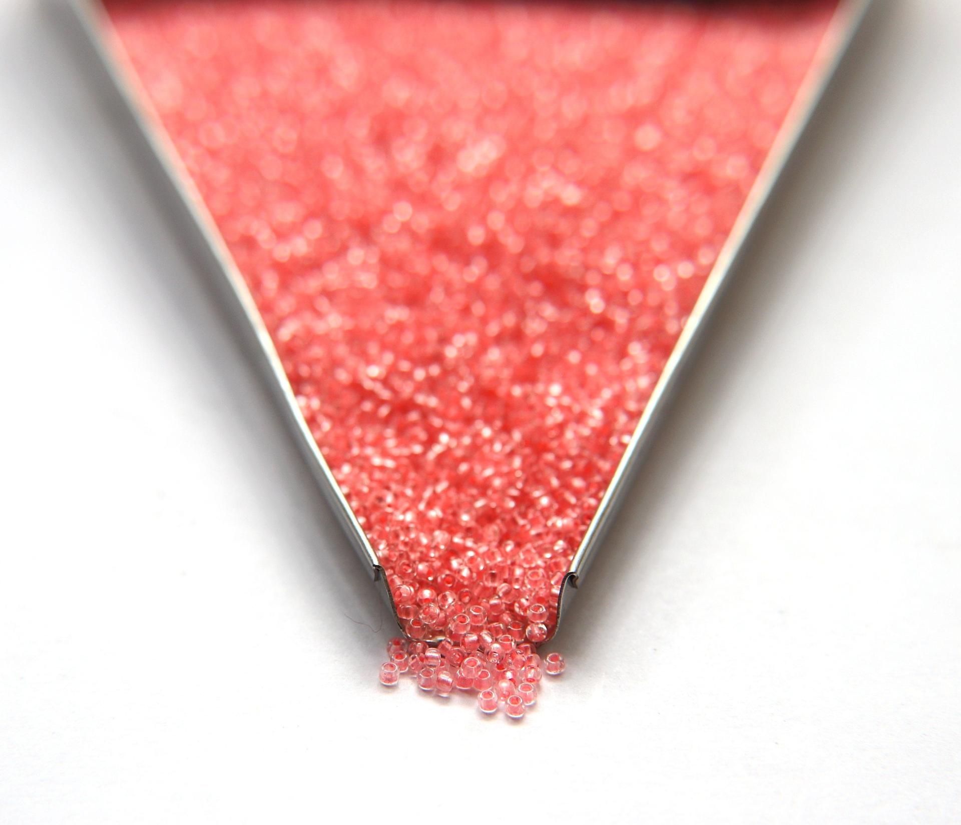 13/0 Charlotte Cut Beads in Pearl Linings (13 Colors) 5/10/20/50/250/500 Grams PREMIUM SEED BEADS