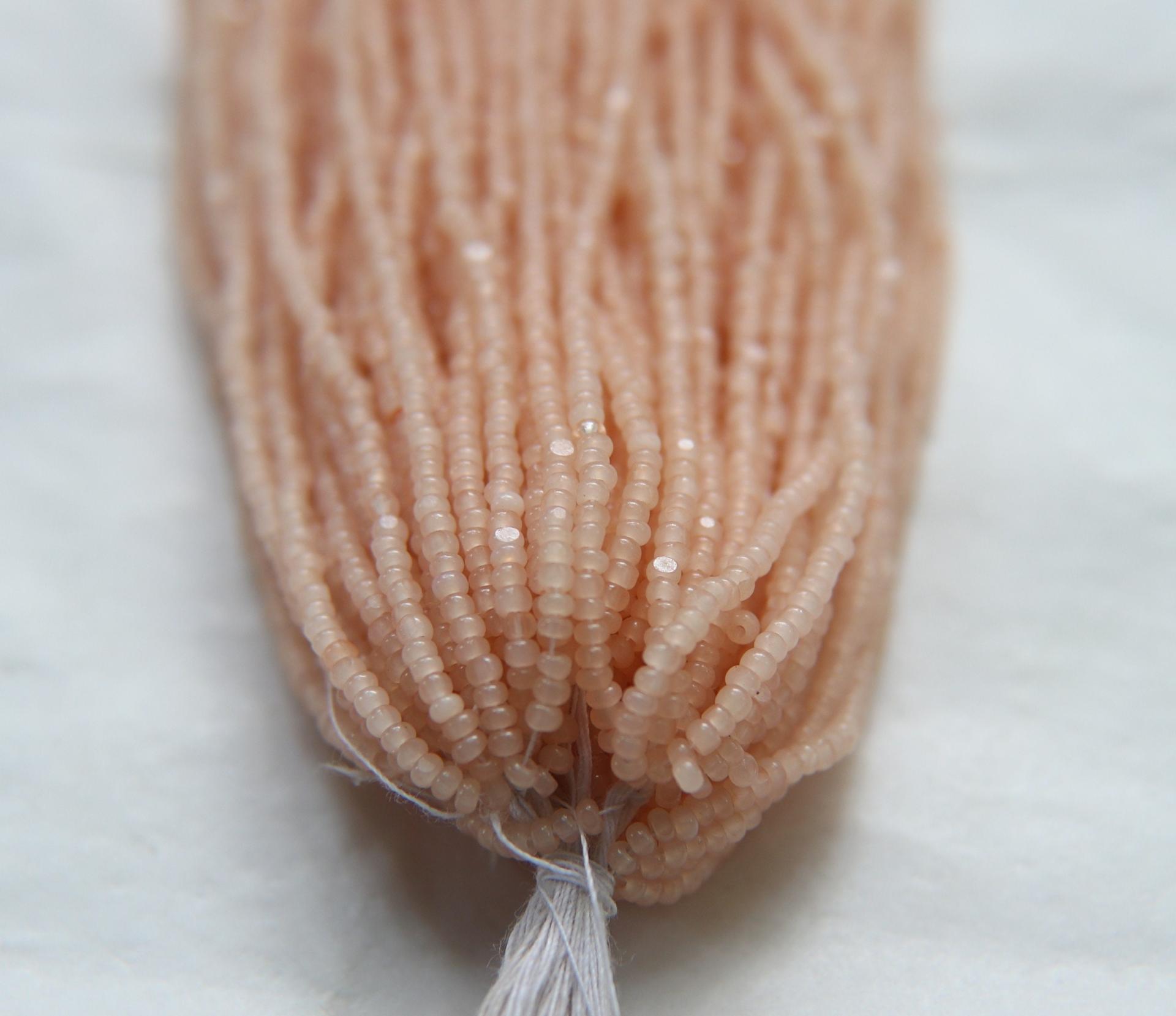 11/0 Hanks Charlotte Cut Beads Light Peach Opal 1/5/25/50/100 Hanks 2.0mm jewellery rare glass beads, jewelry supply findings, Native supply