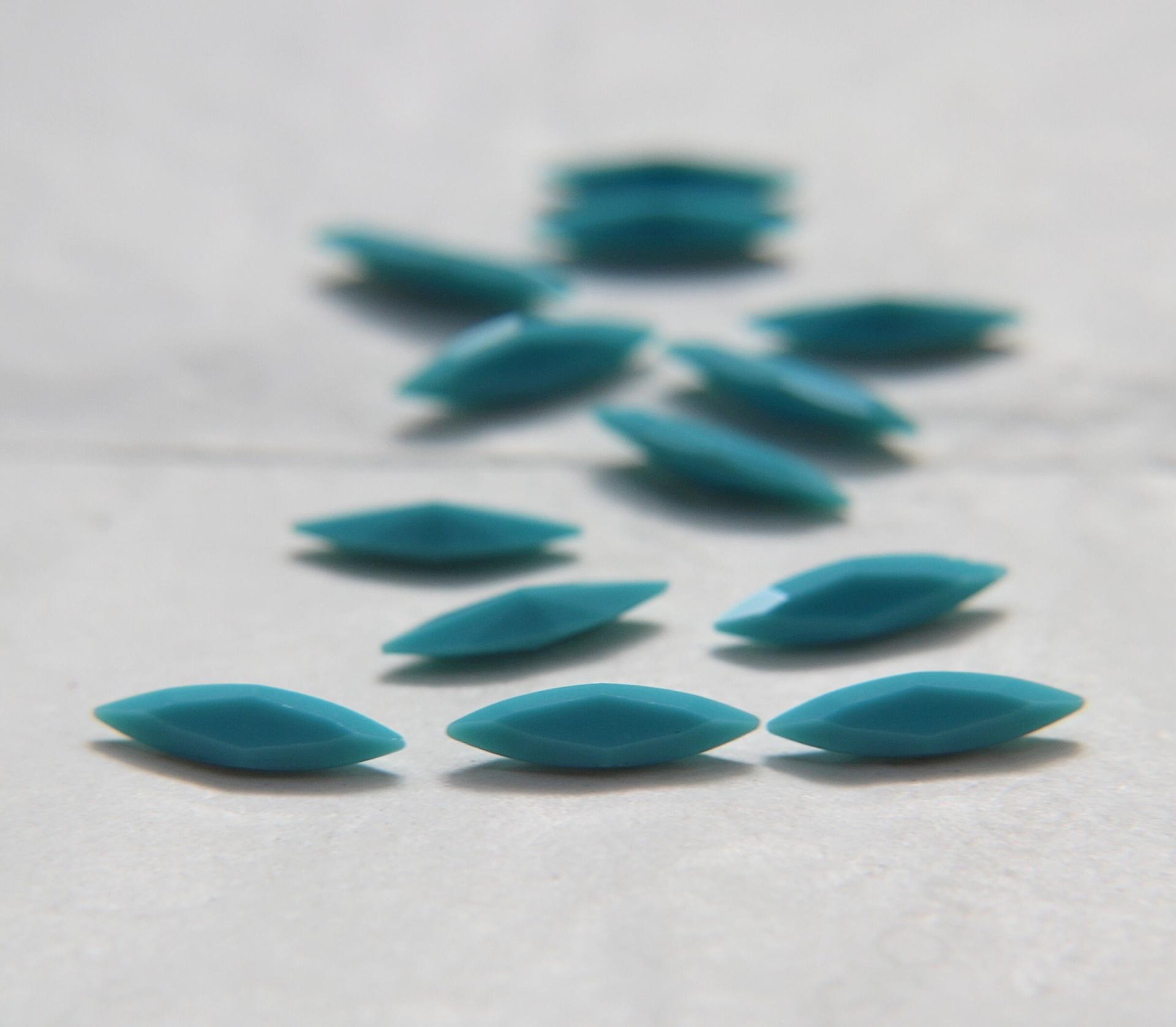 15x4mm Swarovski Turquoise Marquise, New Vintage Pointy Back Navette 4200 crystals, gold foil 6/24 Pieces Jewery making stones