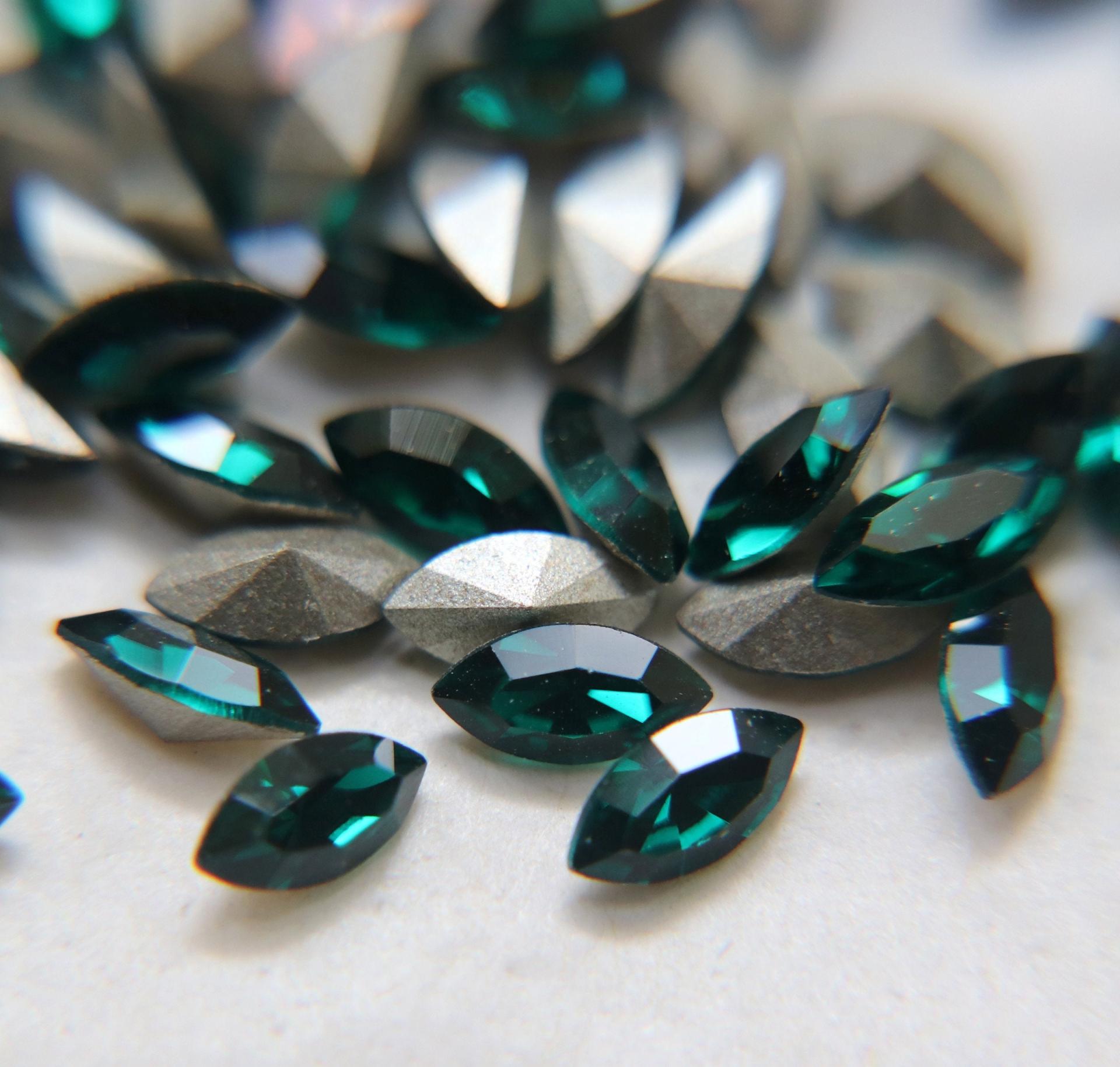 8X4 mm Vintage Swarovski fancy Navette in Emerald 36/72/144 Pieces Jewery making stones gemstones, fancy opal stones