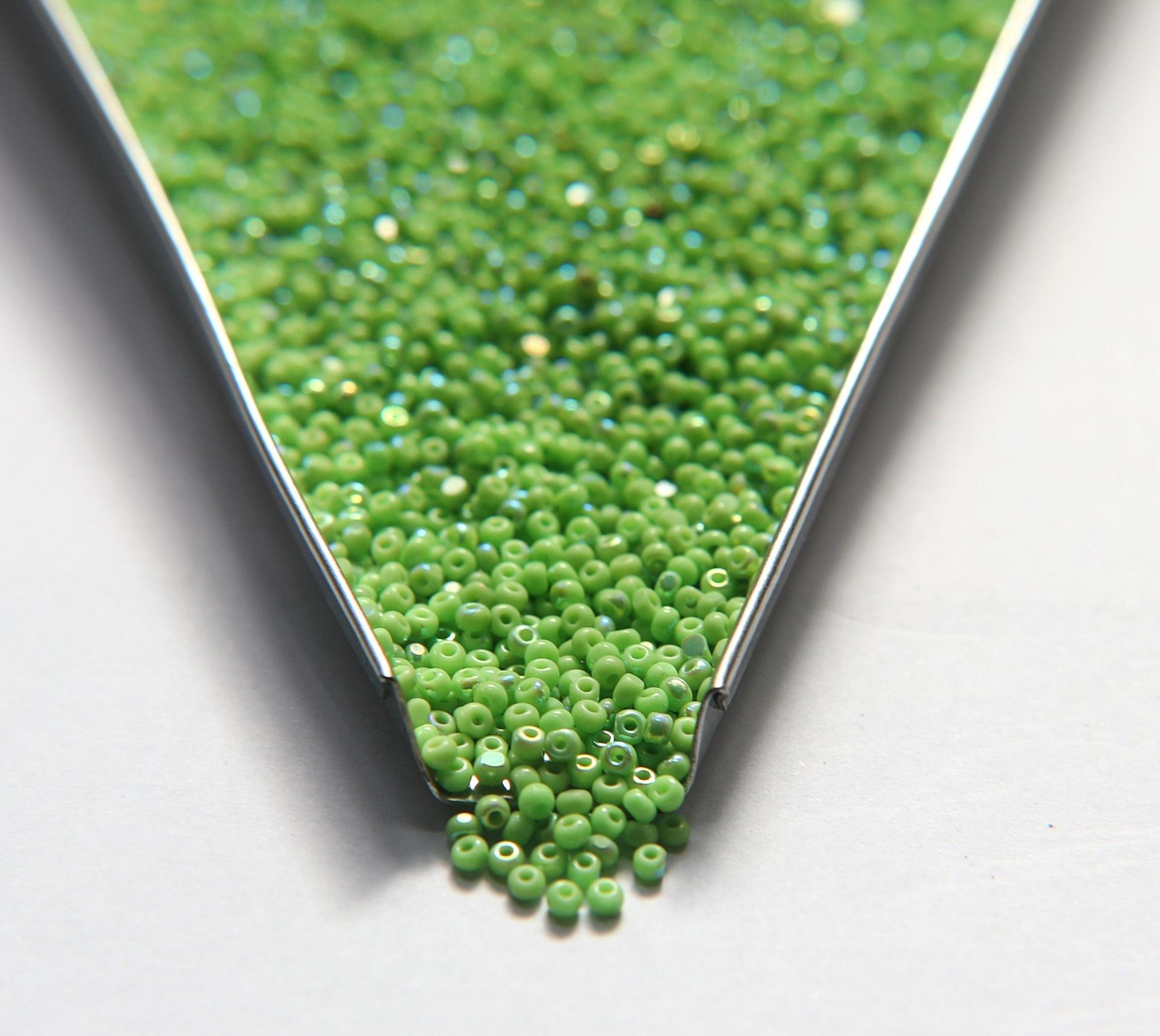 11/0 Charlotte true Cut Beads Patina Opaque Lime Aurore Boreale 10/20/50/250/500 Grams PREMIUM SEED Beads, vintage supplies