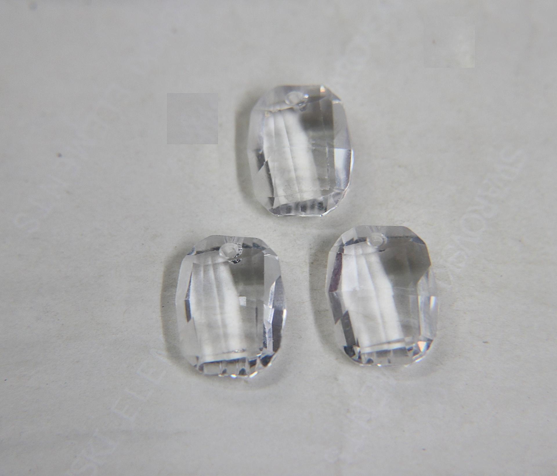 Swarovski Crystal 6685 Graphic Pendant 19mm Crystal drops vintage findings, jewelry making, wedding decorations