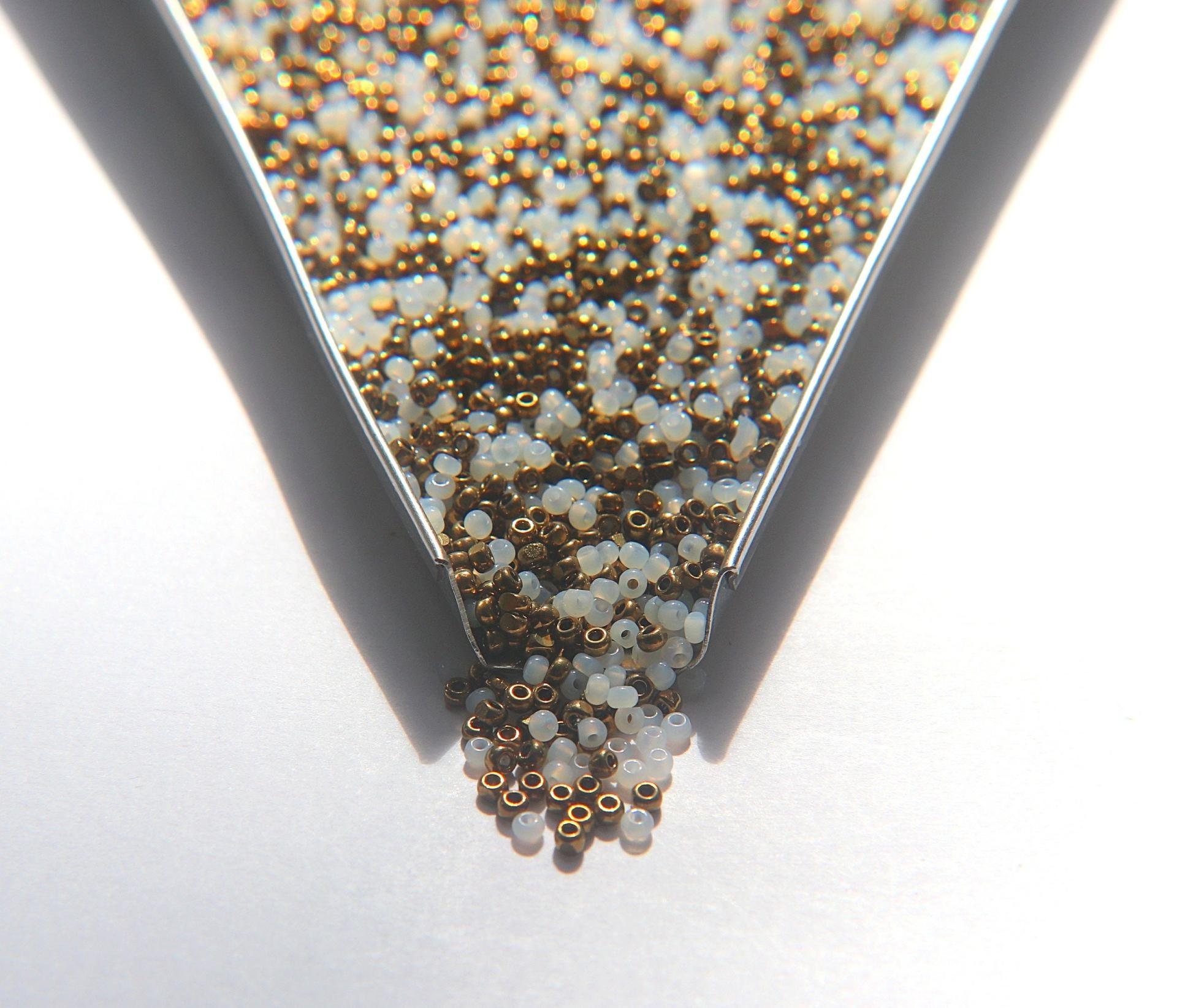 11/0 Charlotte true Cut Beads Designer Mix (12 Colors) 10/20/50/250/500 Grams Premium Seed Beads, Rare Beads, Native Supply