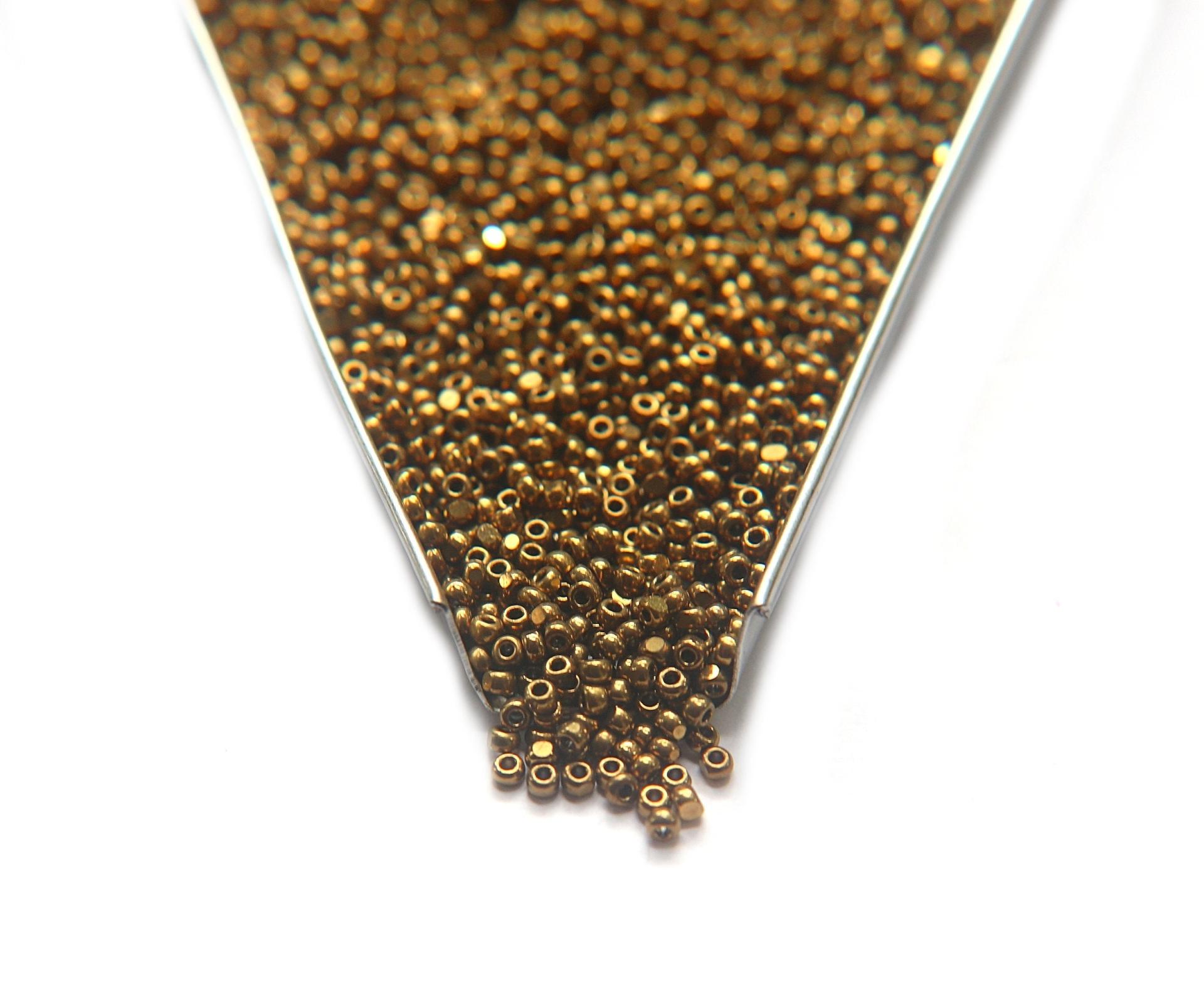 11/0 Charlotte Cut Beads Dorado 10/20/50/250/500 Grams embroidery materials, jewelry making, vintage beads, rare finding, aurum