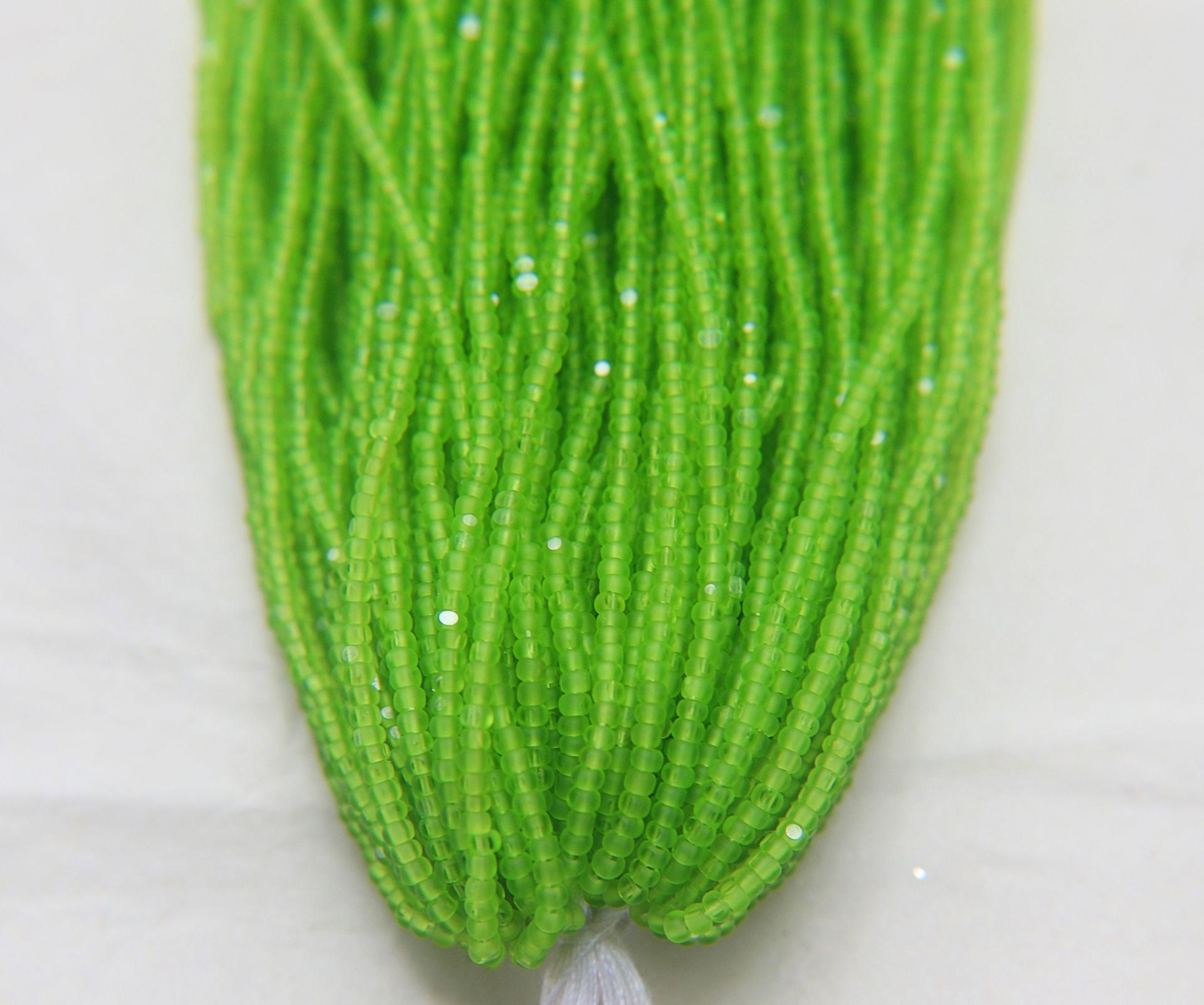 11/0 Hanks Charlotte true Cut Beads MATT Transparent Lime 1/5/25/50/100 Hanks 2.0mm jewellery rare PREMIUM beads, Native Supply
