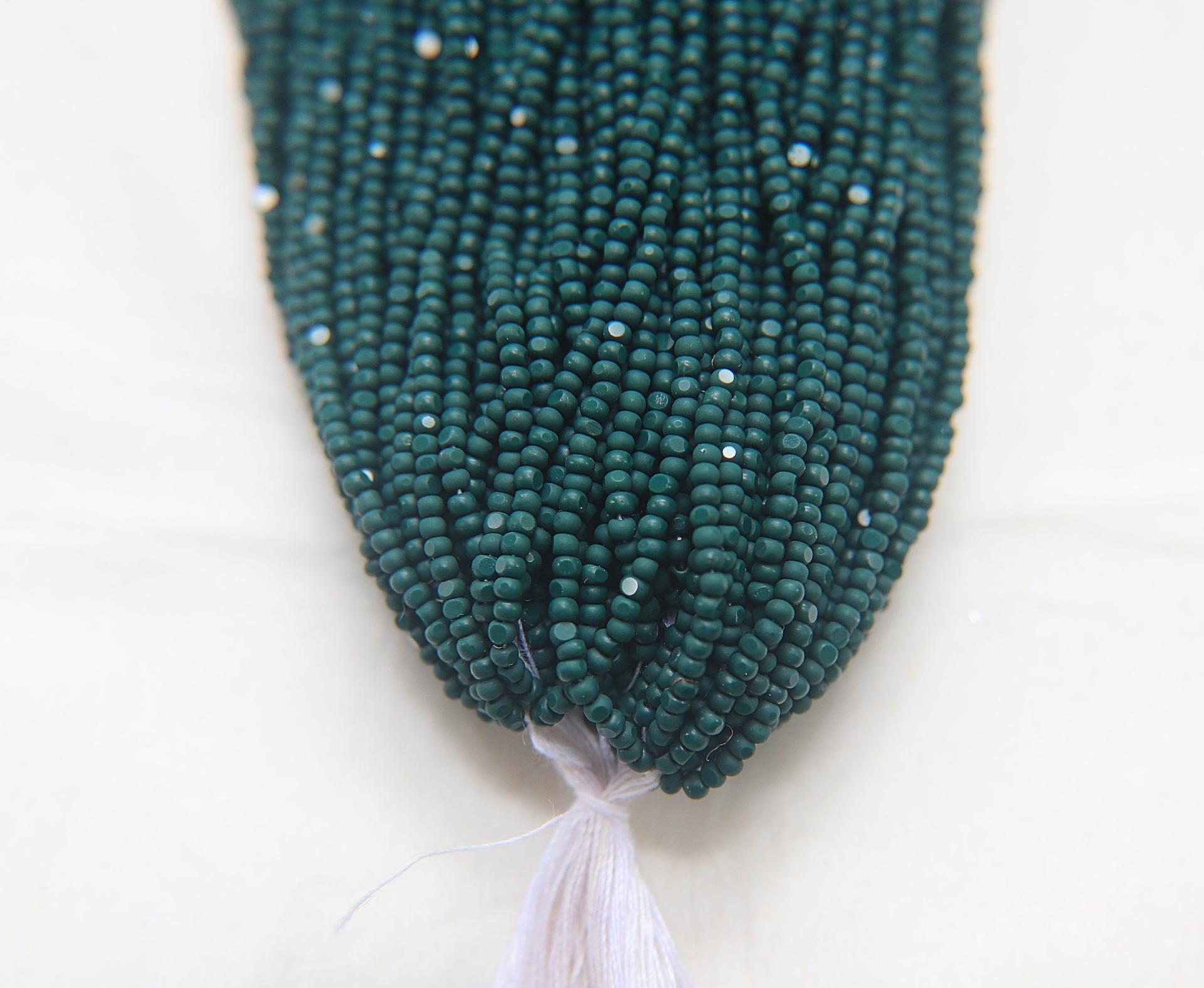 11/0 Hanks Charlotte true Cut Beads 53270 MATT Emerald Opaque 1/5/25/50/100 Hanks 2.0mm jewellery rare PREMIUM beads, Native Supply
