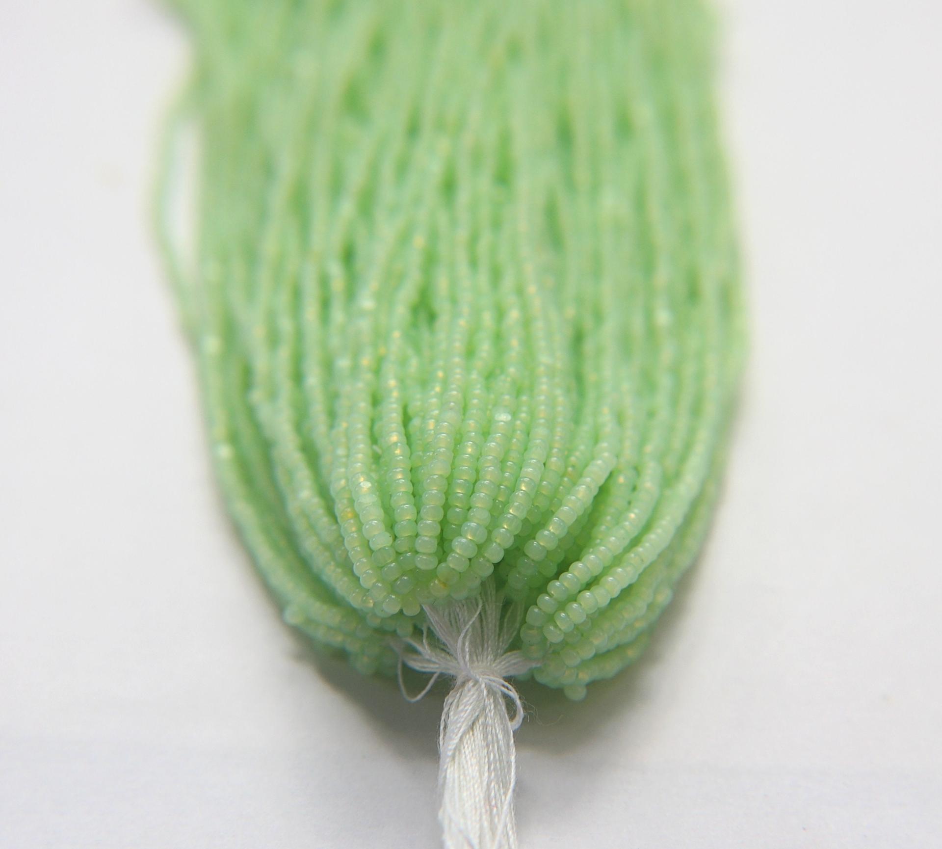 13/0 Hanks Charlotte Cut Beads Chrysolite Opal 1/5/25/50/100 Hanks 1.6 mm jewellery rare glass beads, jewelry supply, Native supply