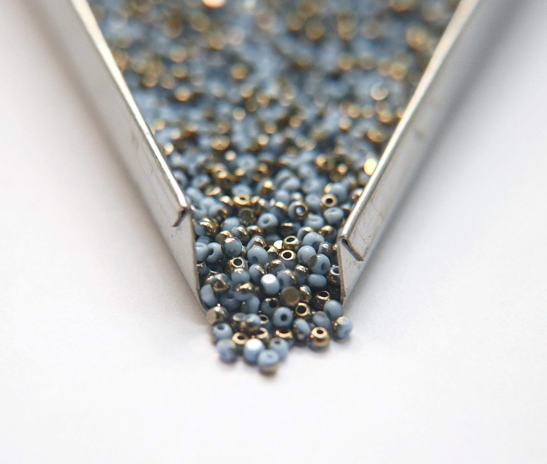 11/0 Charlotte Cut Beads Patina Opaque Pale Aurum 10/20/50/250/500 Grams PREMIUM MATERIALS