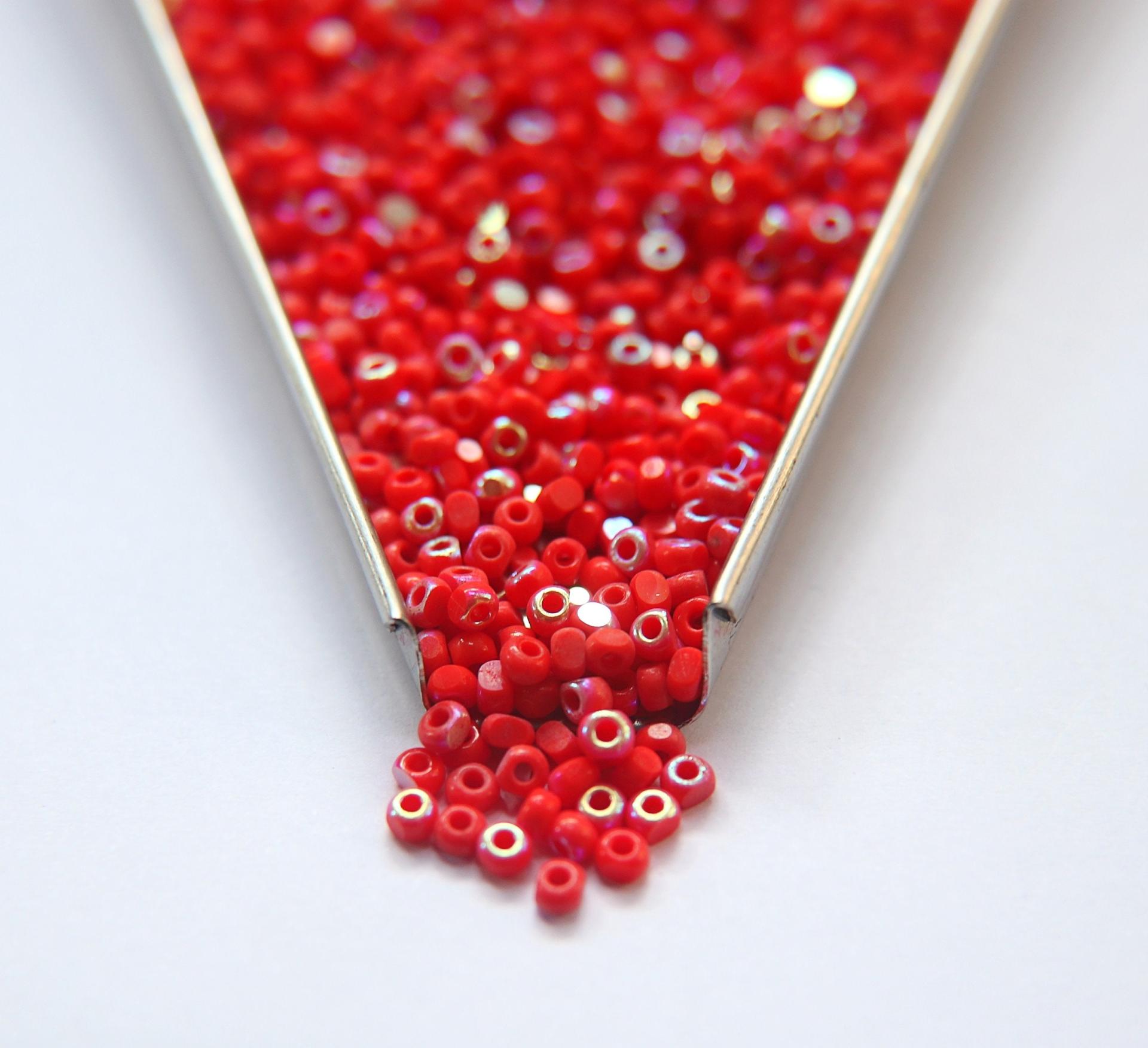 8/0 Charlotte Cut Beads Patina Light Red Opaque Aurore Boreale 10/20/50/250/500 Grams PREMIUM SEED Beads jewelry supply vintage findings