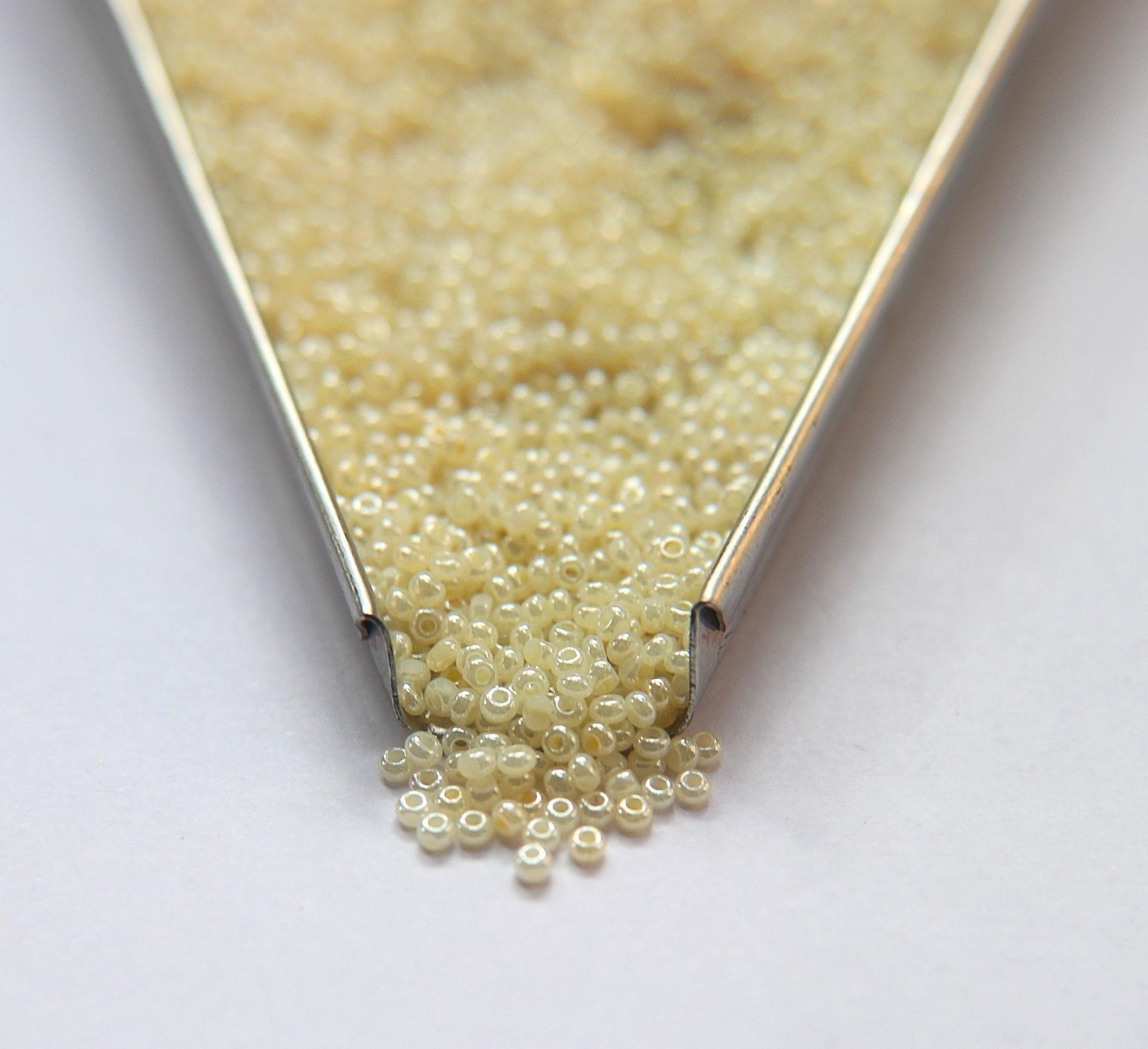 11/0 Charlotte true Cut Beads 47113 Shell Cream 10/20/50/250/500 Grams (10 Grams 1300 Pieces) craft supplies, jewelry making, native supply