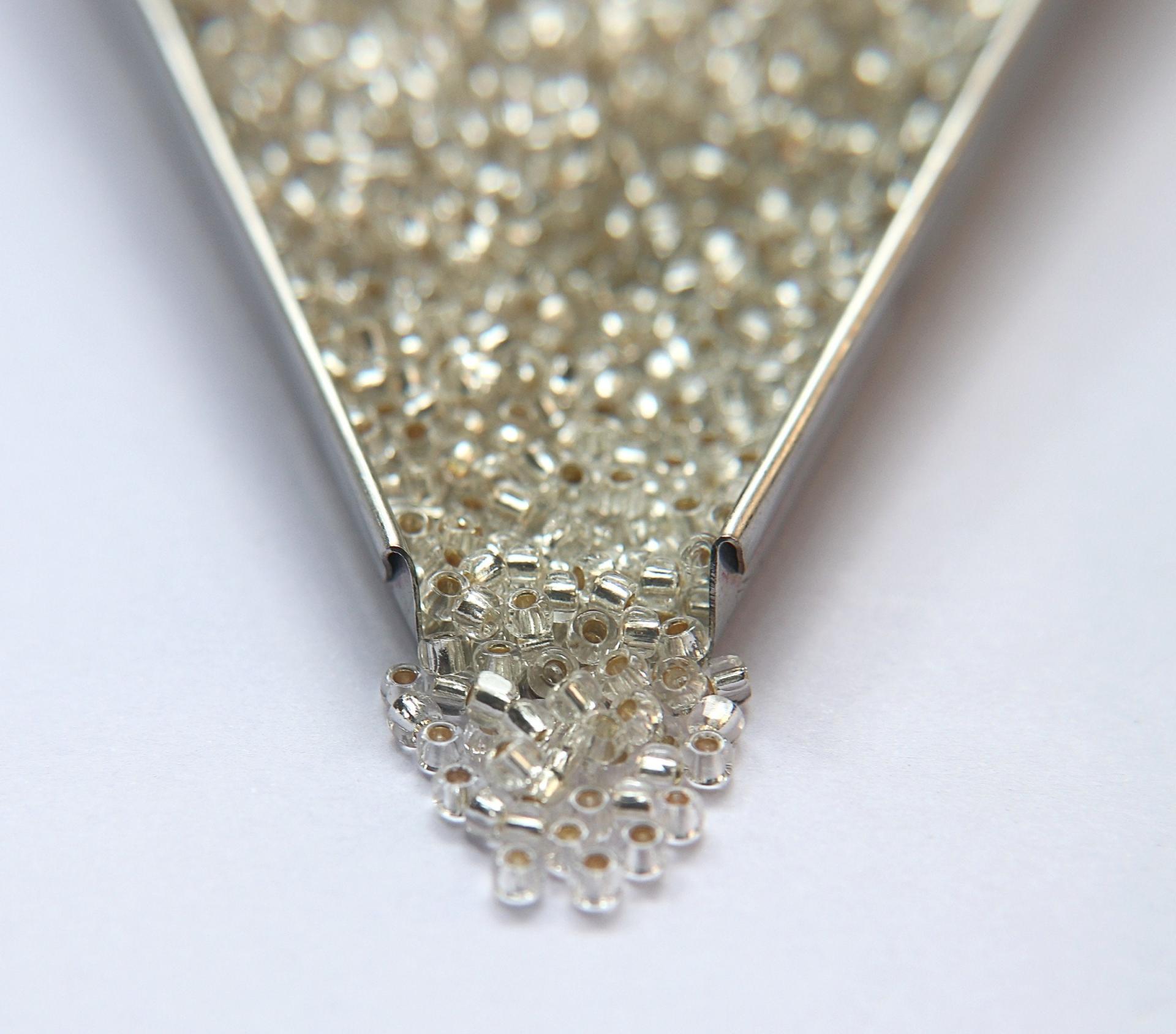 8/0 Charlotte Cut Beads 78102 Crystal Silver Lined 10/20/50/250/500 glass beads, jewelry supply, vintage findings, craft supply