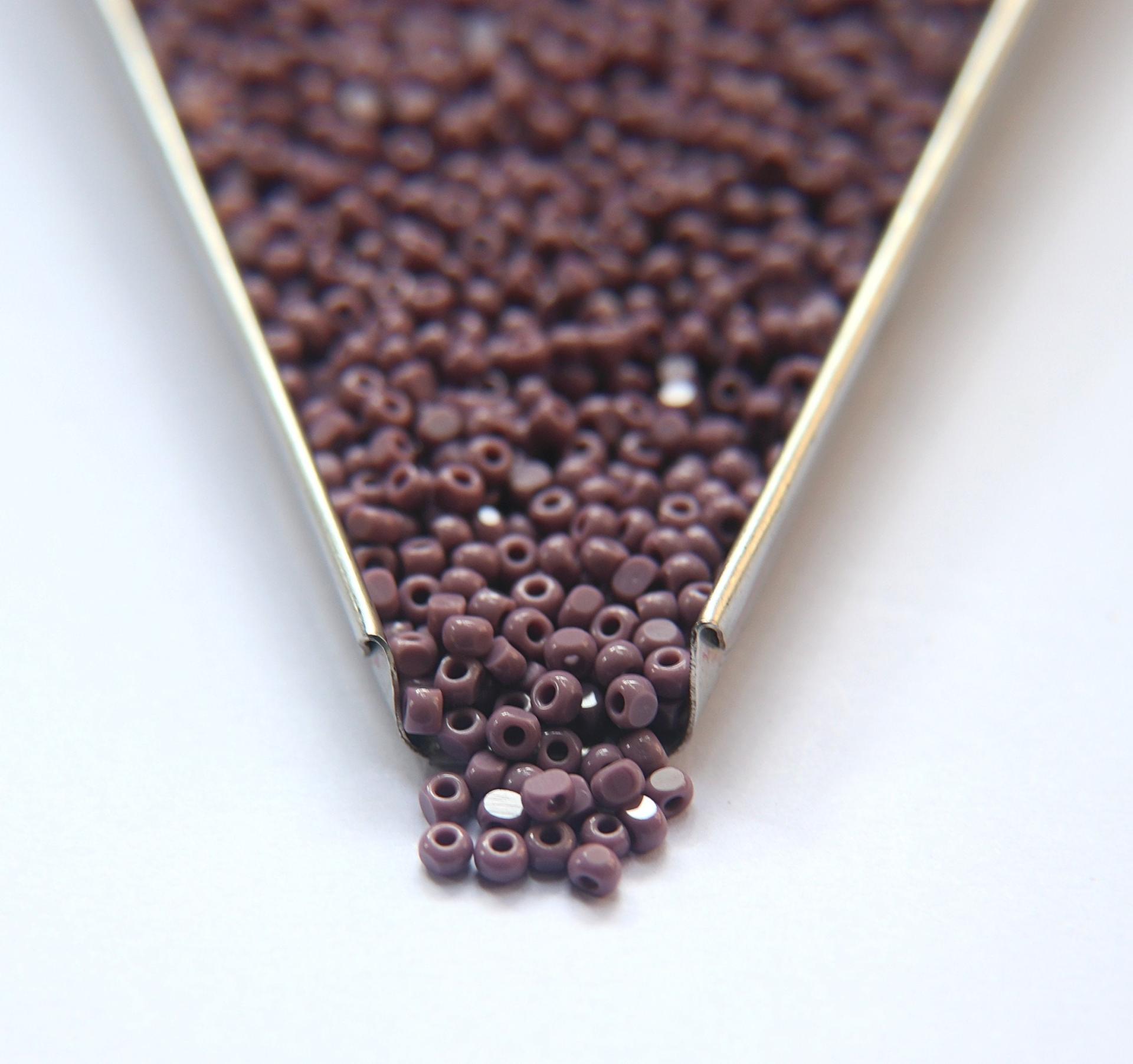 8/0 Charlotte Cut Beads 23020 Opaque Light Amethyst 10/20/50/250/500 glass beads, jewelry supply, vintage findings, craft supply