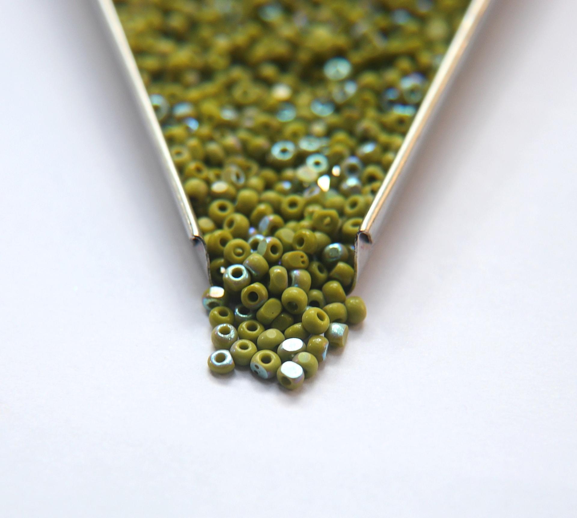 8/0 Charlotte Cut Beads Patina Opaque Olive Aurore Boreale 10/20/50/250/500 Grams PREMIUM SEED Beads jewelry supply vintage findings