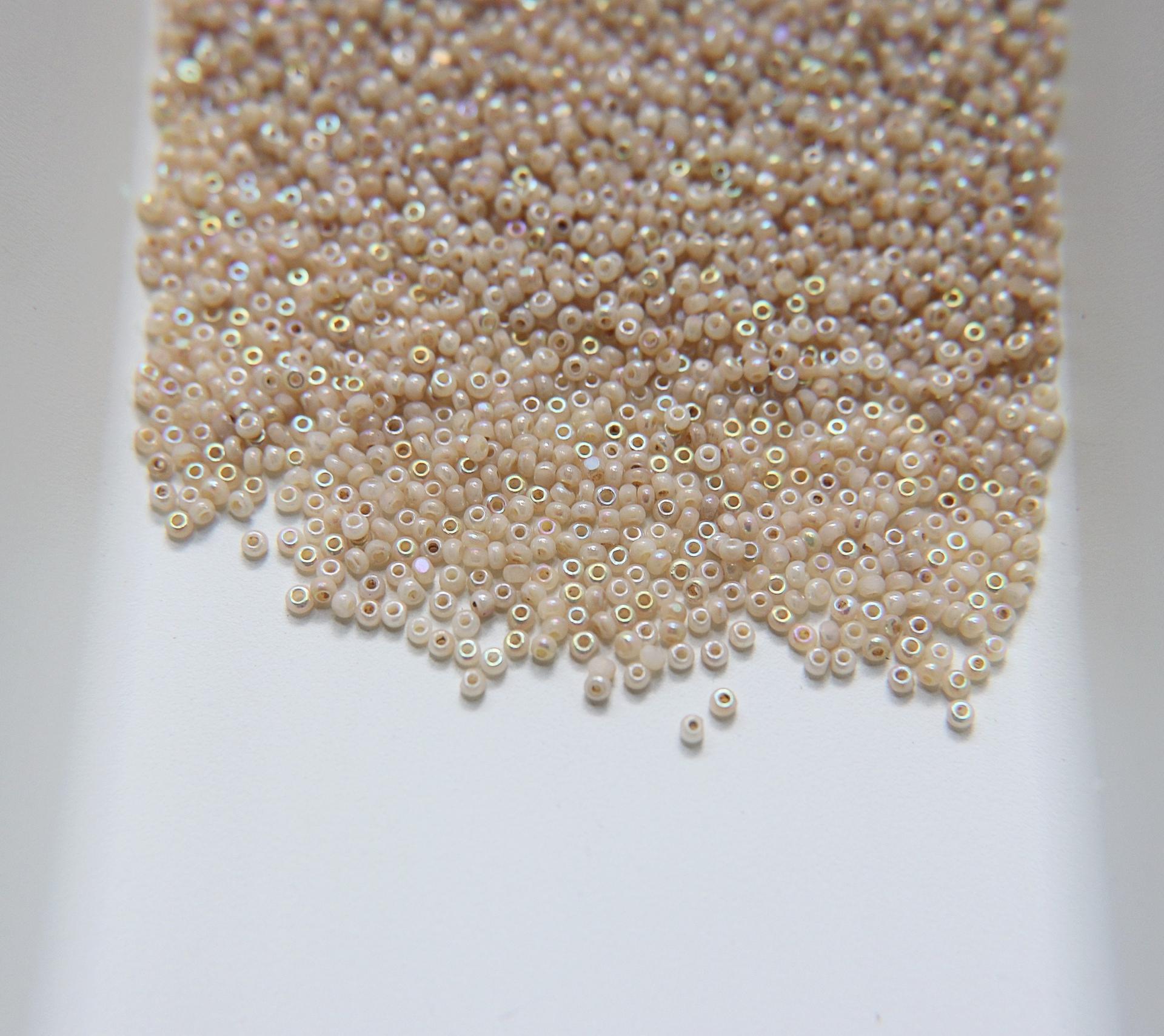 11/0 Charlotte Cut Beads Patina 47113 Shell Cream Aurore Boreale 10/20/50/250/500 Grams PREMIUM MATERIALS