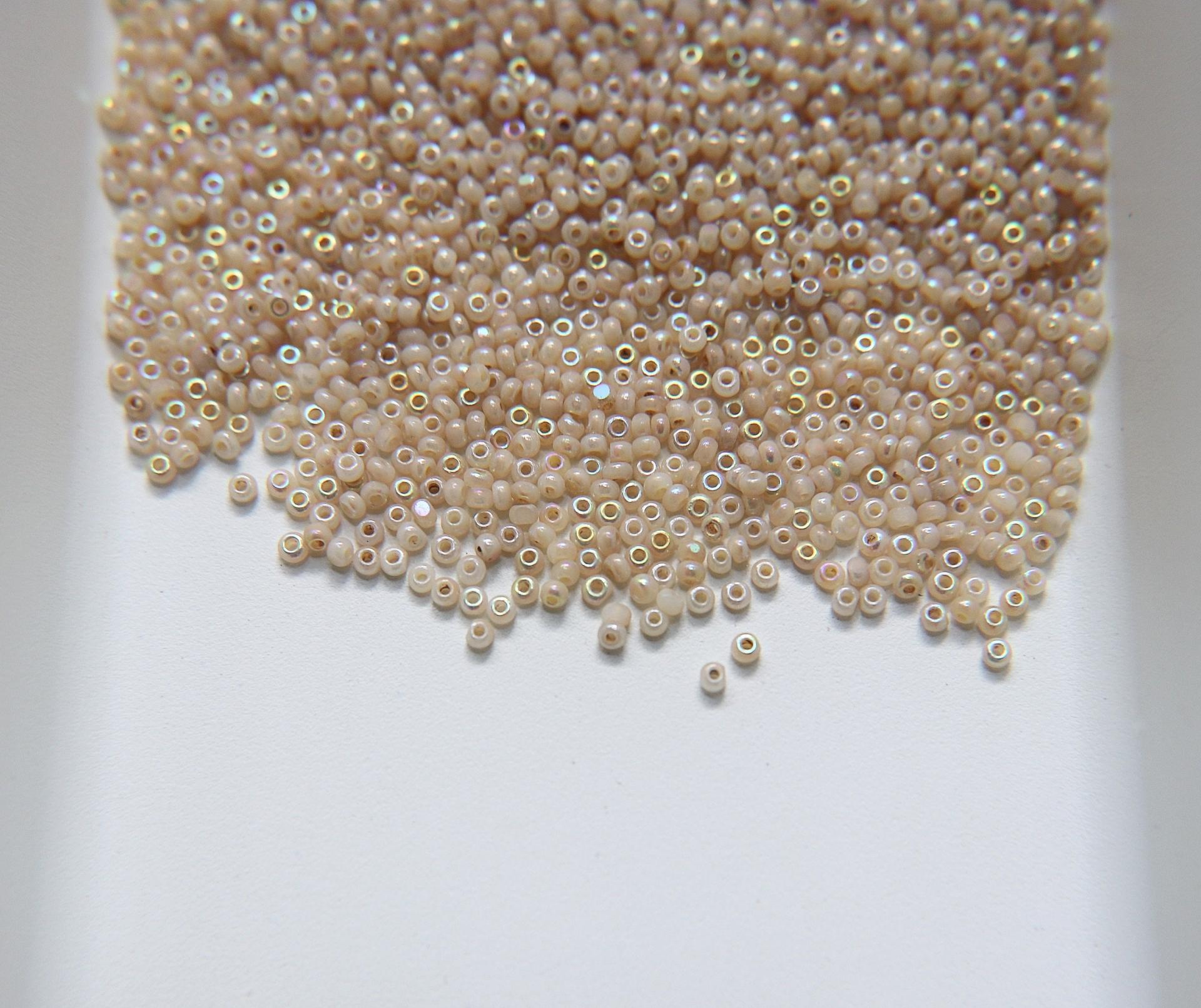 11/0 Charlotte Cut Beads Patina 47113 Shell Cream Aurore Boreale 10/20/50/250/500 Grams PREMIUM MATERIALS