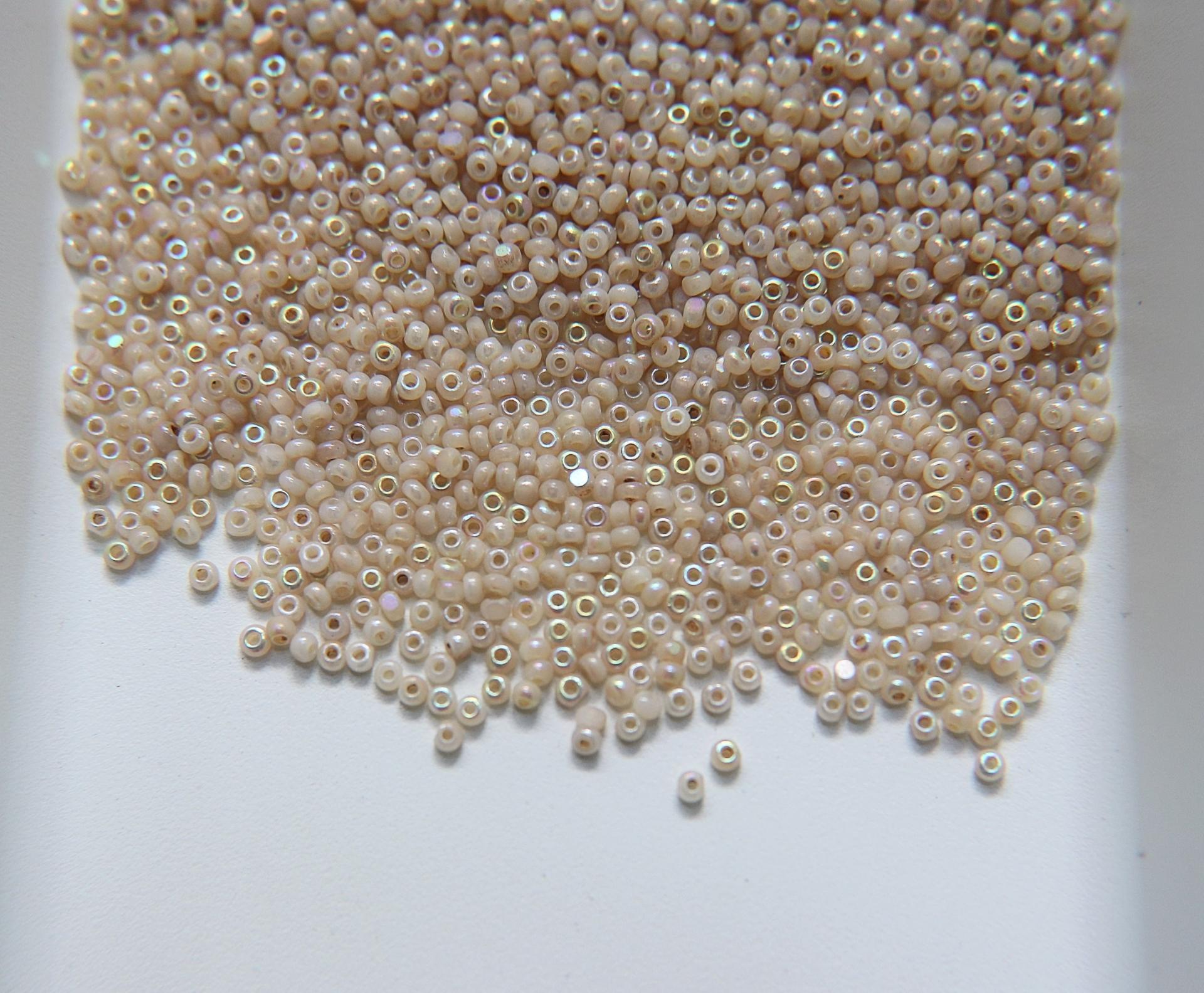 11/0 Charlotte Cut Beads Patina 47113 Shell Cream Aurore Boreale 10/20/50/250/500 Grams PREMIUM MATERIALS