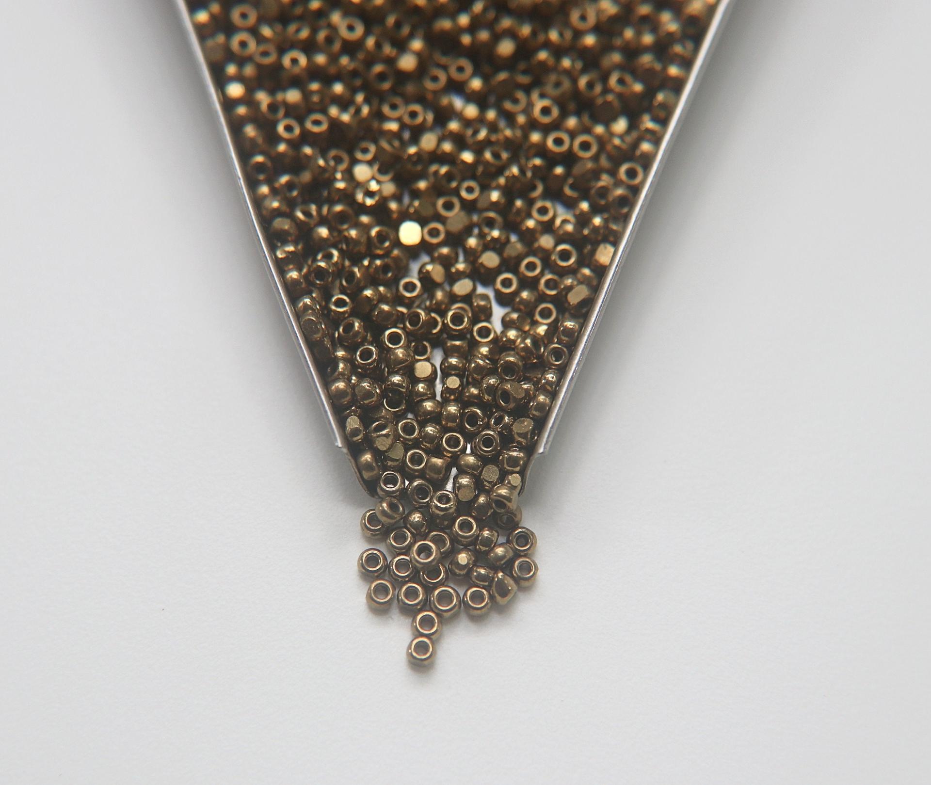8/0 Charlotte Cut Beads Dorado 10/20/50/250/500 Grams PREMIUM SEED Beads, jewelry supply, vintage findings