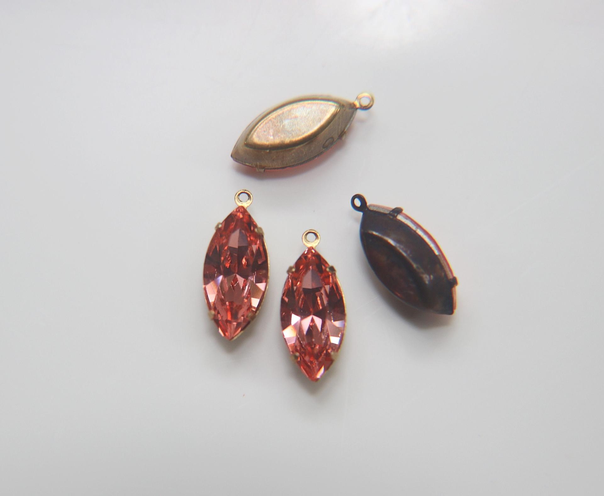 Swarovski Navette Stones setting drop dangle (one loop) in 12 colors 2/6/24/72 Pieces jewelry supplies Brass/Vintage Black