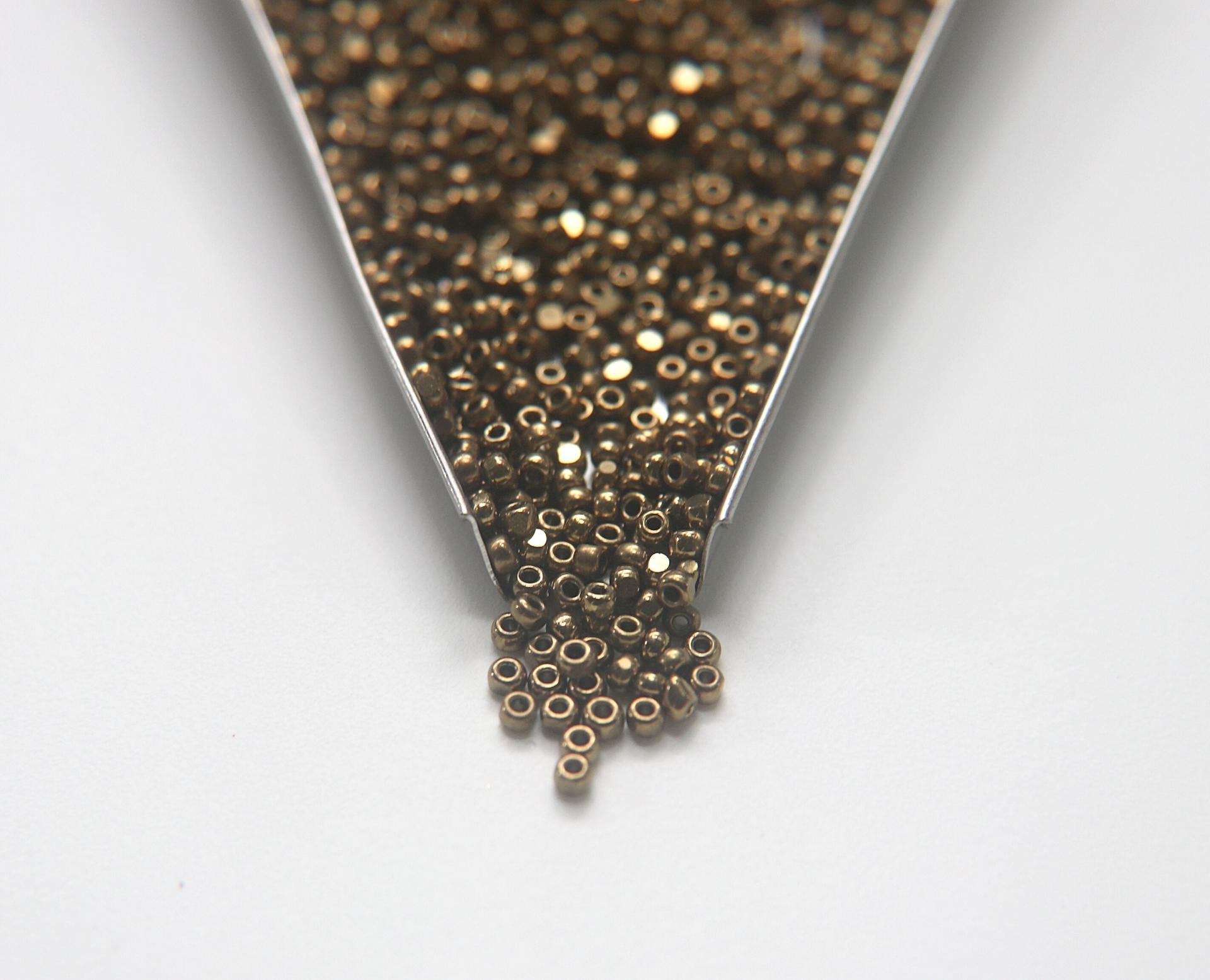 8/0 Charlotte Cut Beads Dorado 10/20/50/250/500 Grams PREMIUM SEED Beads, jewelry supply, vintage findings