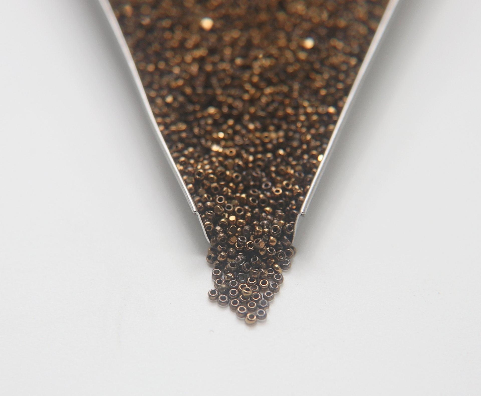 11/0 Charlotte Cut Beads Cocoa Dorado 10/20/50/250/500 Grams embroidery materials, jewelry making, vintage beads, rare finding, aurum