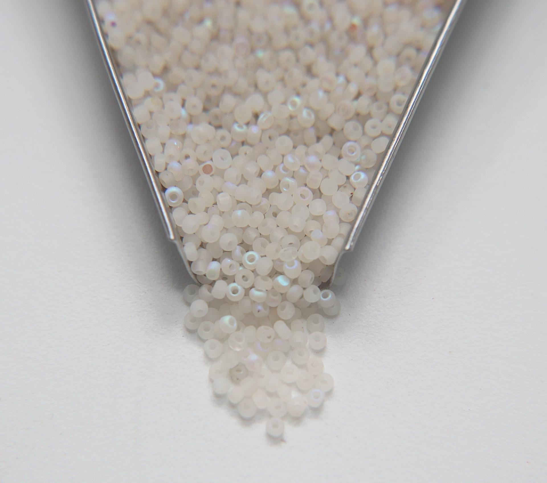 11/0 Charlotte Cut Beads Patina MATT White Opal Aurore Boreale 10/20/50/250/500 Grams PREMIUM MATERIALS
