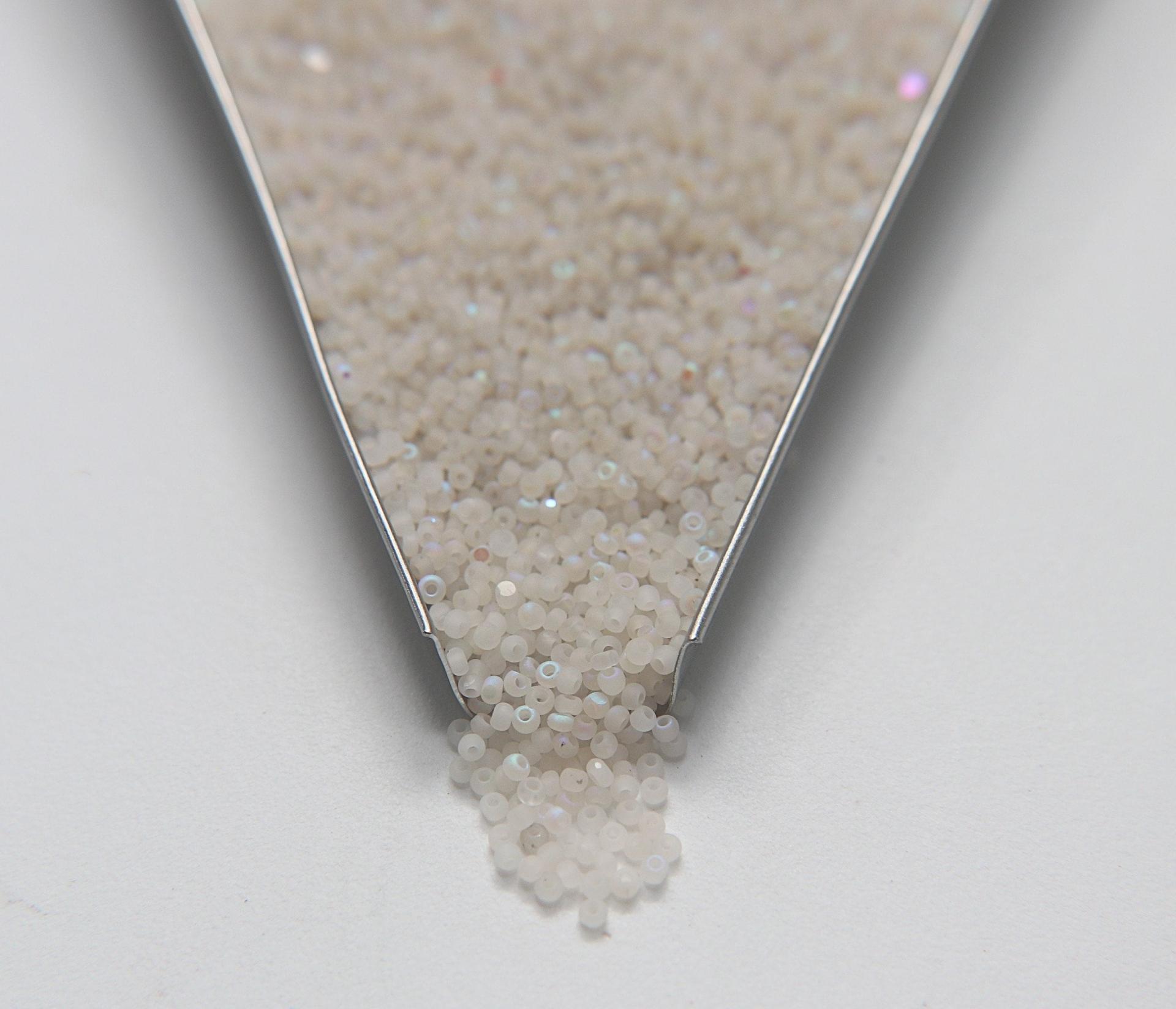 11/0 Charlotte Cut Beads Patina MATT White Opal Aurore Boreale 10/20/50/250/500 Grams PREMIUM MATERIALS
