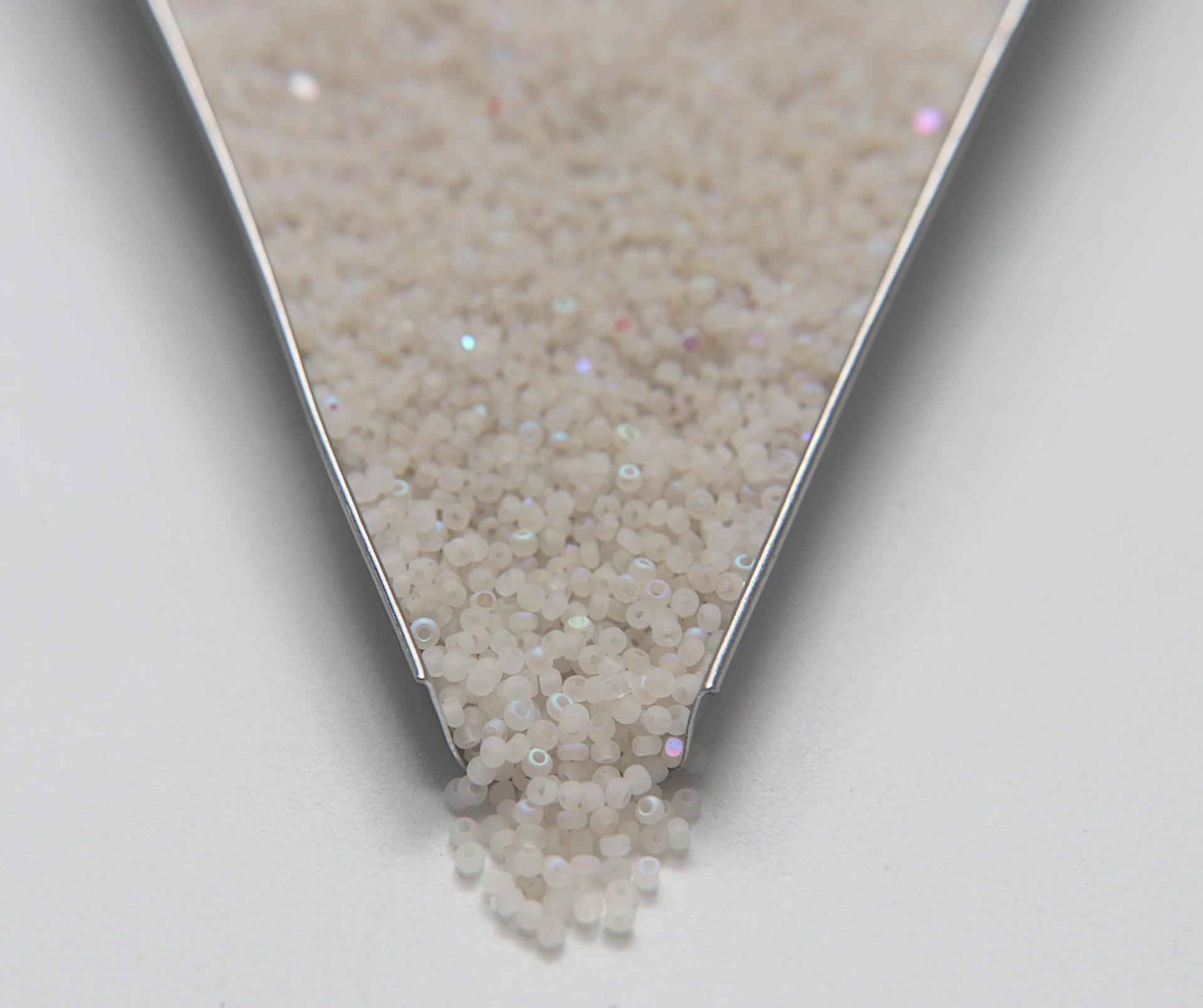 11/0 Charlotte Cut Beads Patina MATT White Opal Aurore Boreale 10/20/50/250/500 Grams PREMIUM MATERIALS