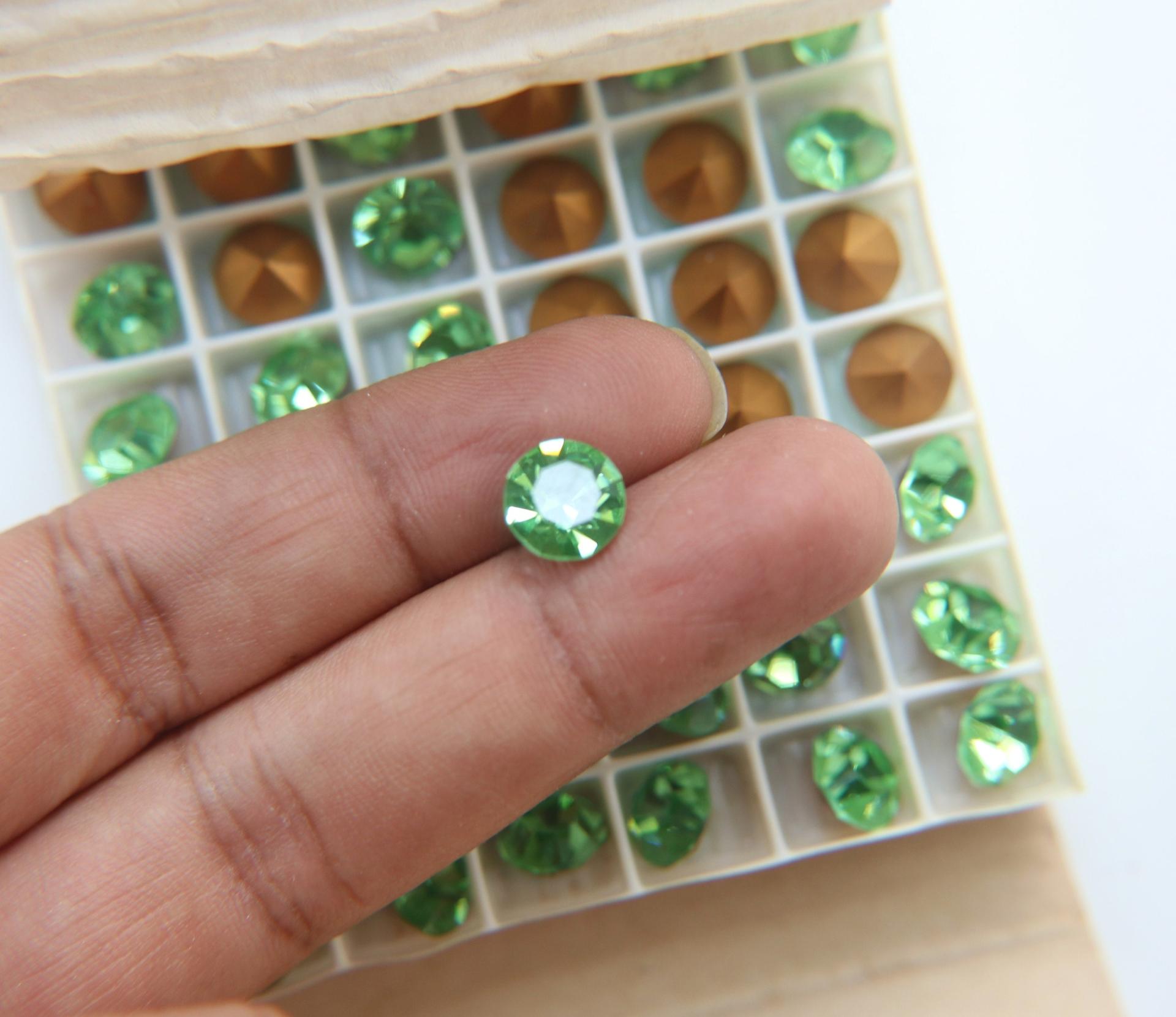 42 ss Swarovski Vintage Rhinestones in Peridot Foiled jewelry making supply vintage components