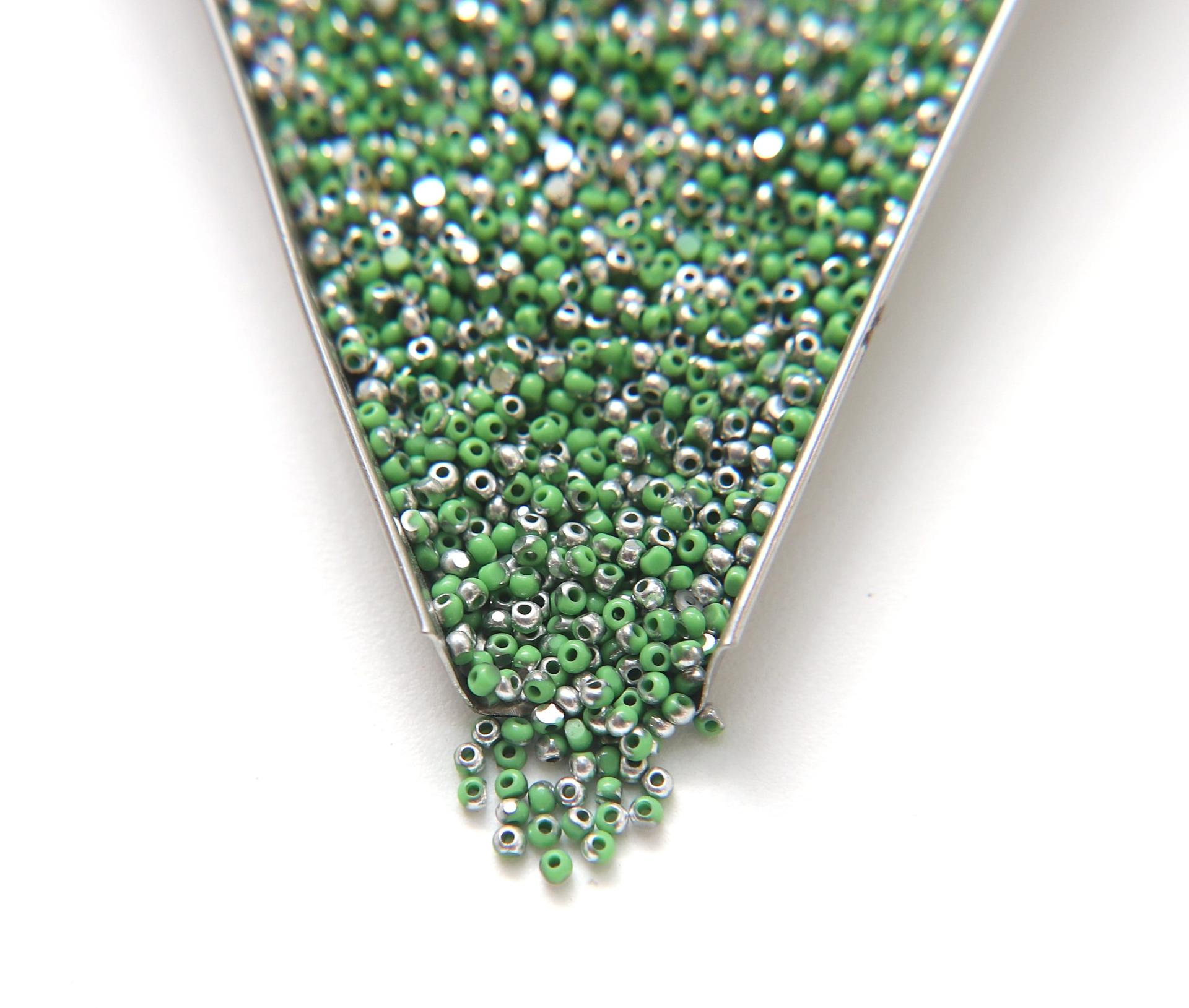 11/0 Charlotte true Cut Beads Patina Opaque Green Silver vintage findings native embroidery materials craft supply