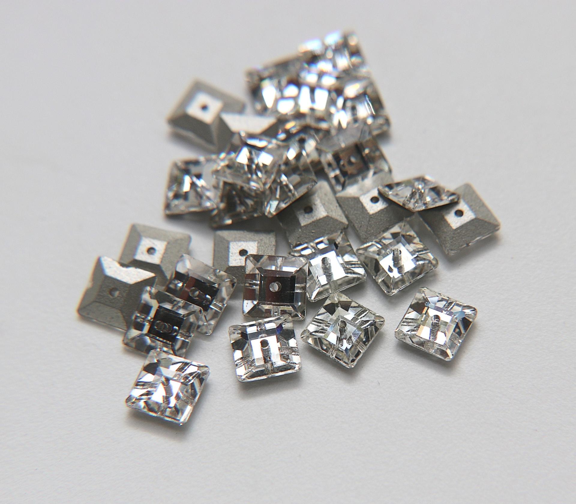 8mm Preciosa Square Lochrosen in CRYSTAL PREMIUM Materials jewelry making