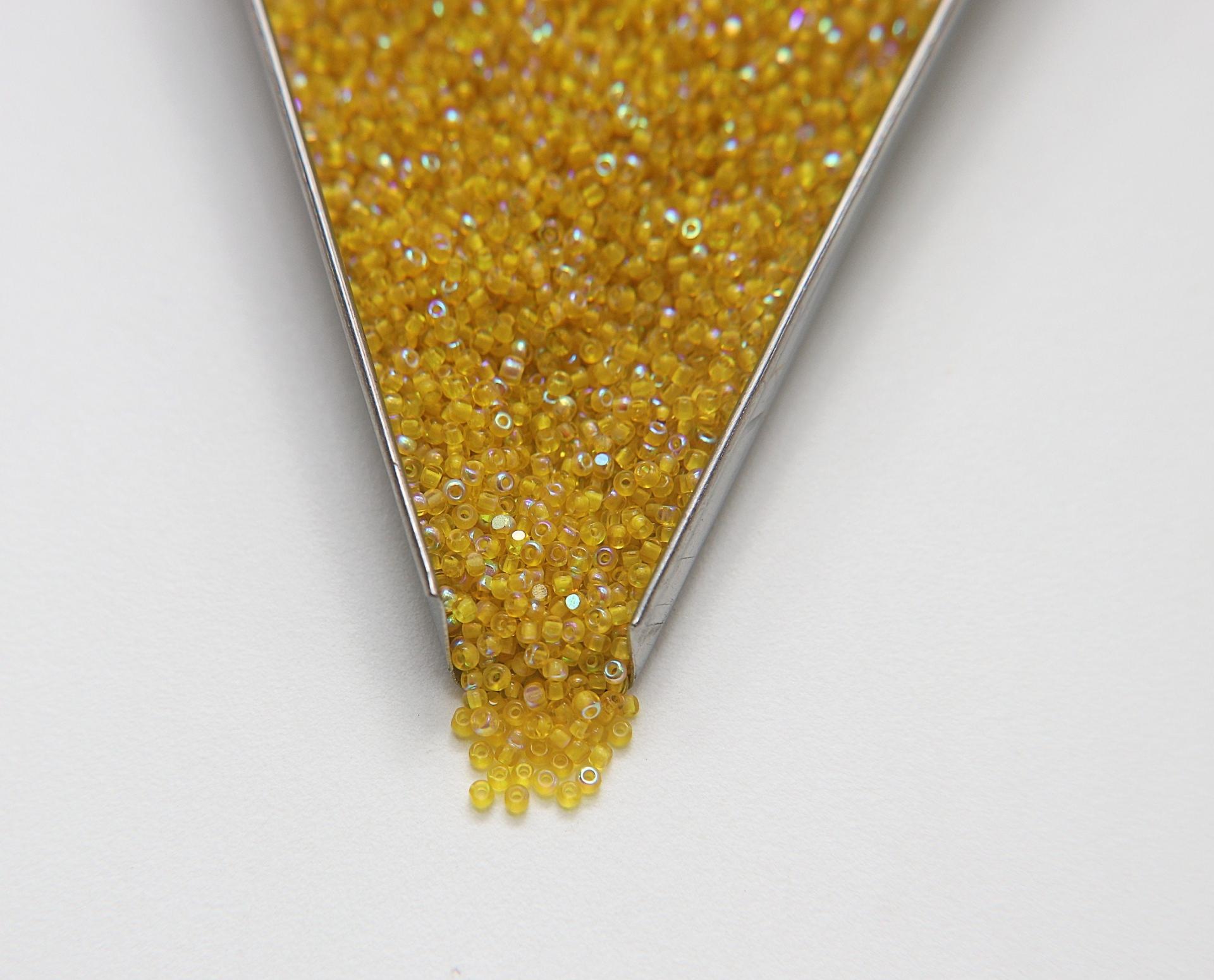 11/0 Charlotte Cut Beads Patina Transparent Yellow Aurore Boreale PREMIUM MATERIALS native supply