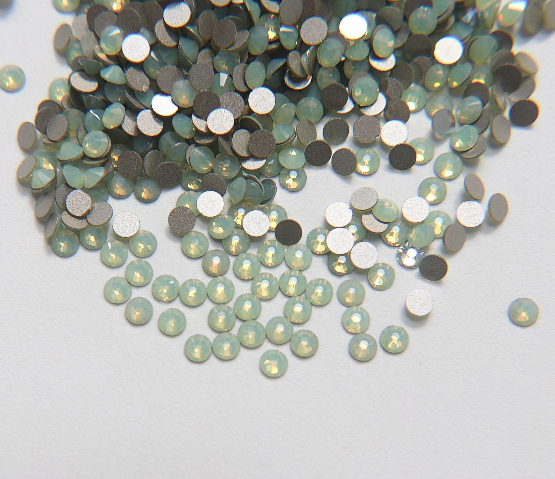 16SS Swarovski Flatbacks in Chrysolite Opal Chaton Roses 4mm Made in Austria Nail art jewelry makin supply decoration