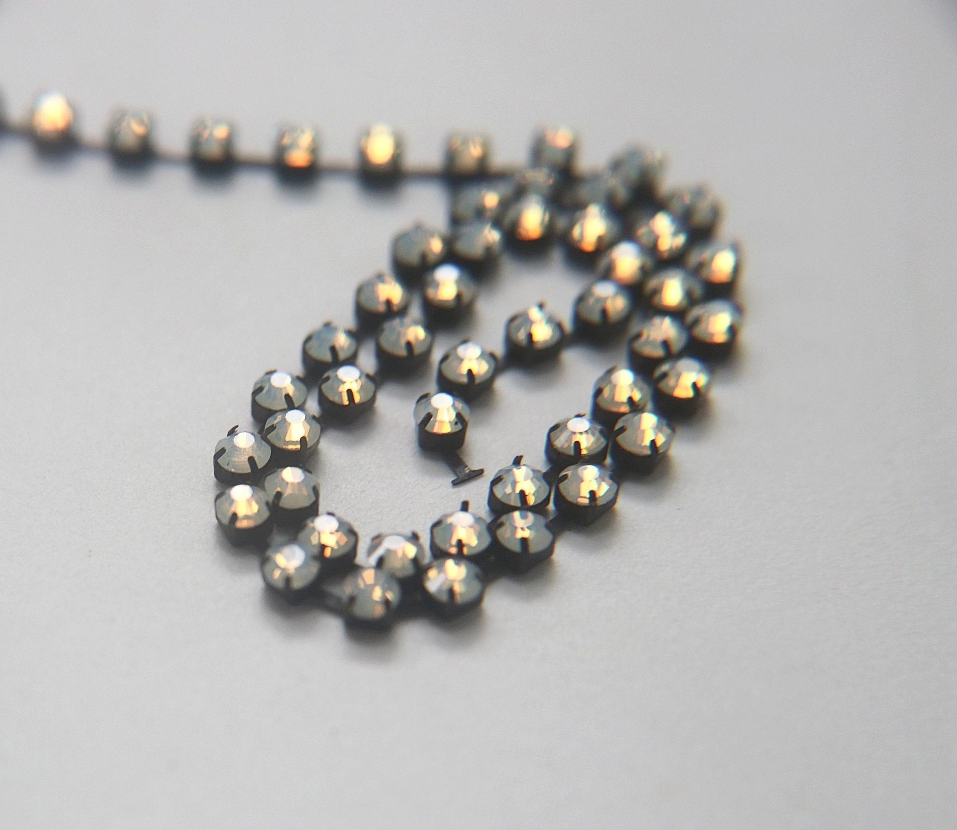 16ss Swarovski 2088 Chain in Flat Back White Opal Vintage Black Settings Bridal Supplies Jewelry Making premium lace