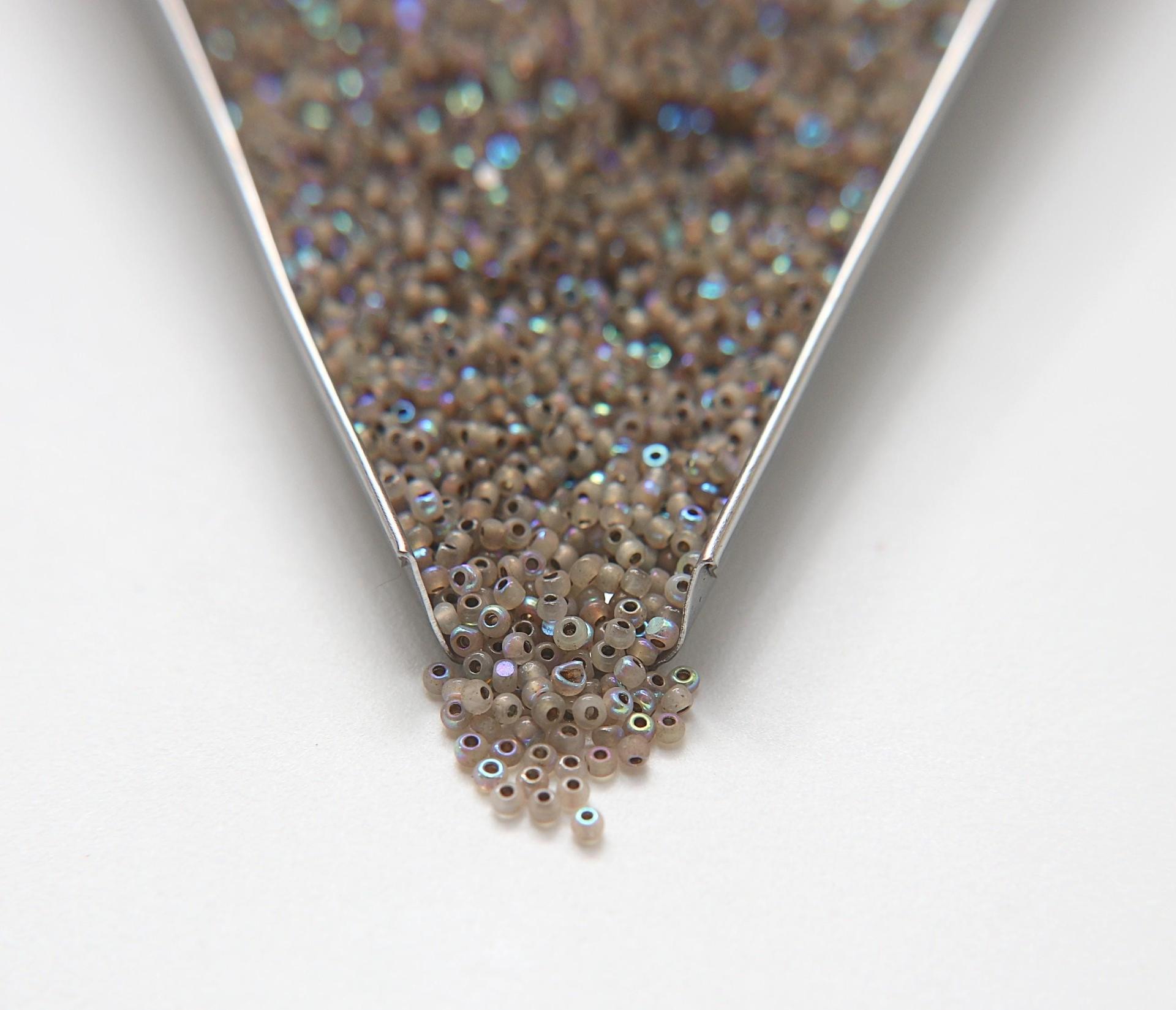 11/0 Charlotte true Cut Beads Patina White Opal Antique Gold Lined Aurore Boreale loose beads embroidery making jewelry native supply