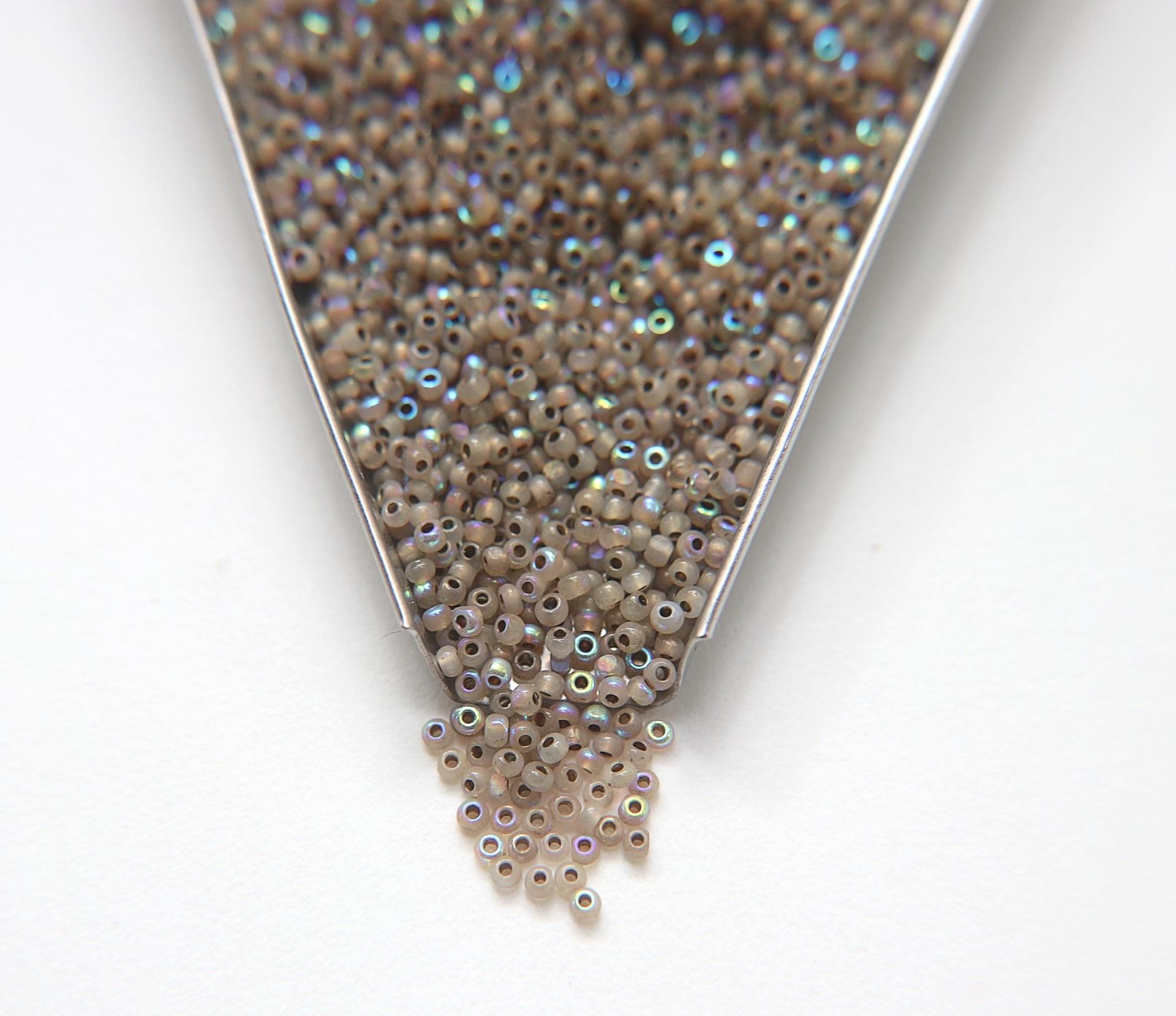 11/0 Charlotte true Cut Beads Patina White Opal Antique Gold Lined Aurore Boreale loose beads embroidery making jewelry native supply