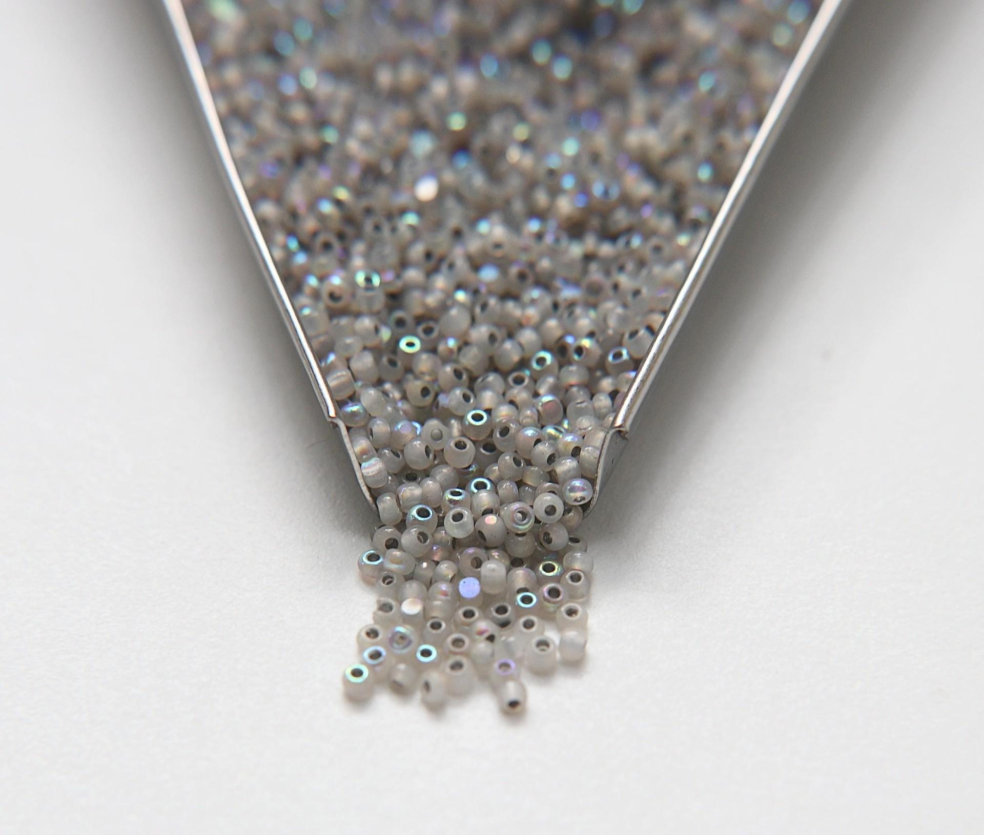 11/0 Charlotte true Cut Beads Patina White Opal Silverlined Aurore Boreale loose beads embroidery materials making jewelry native supply