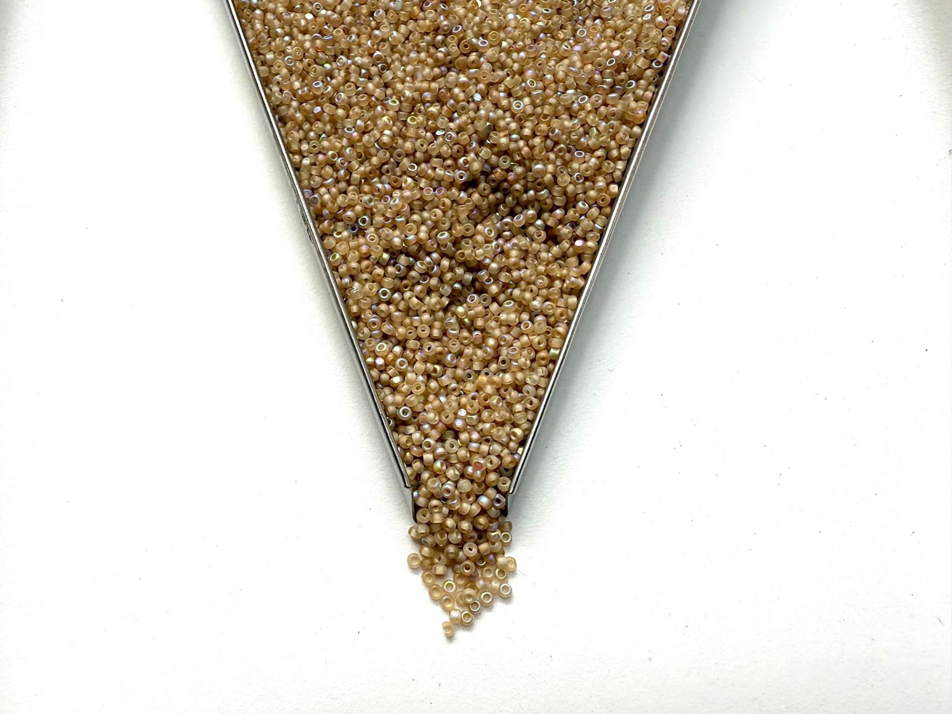 11/0 Hanks Charlotte Cut Beads Patina Matt Crystal Cream Lined Aurore Boreale PREMIUM SEED BEADS, Native Supplies